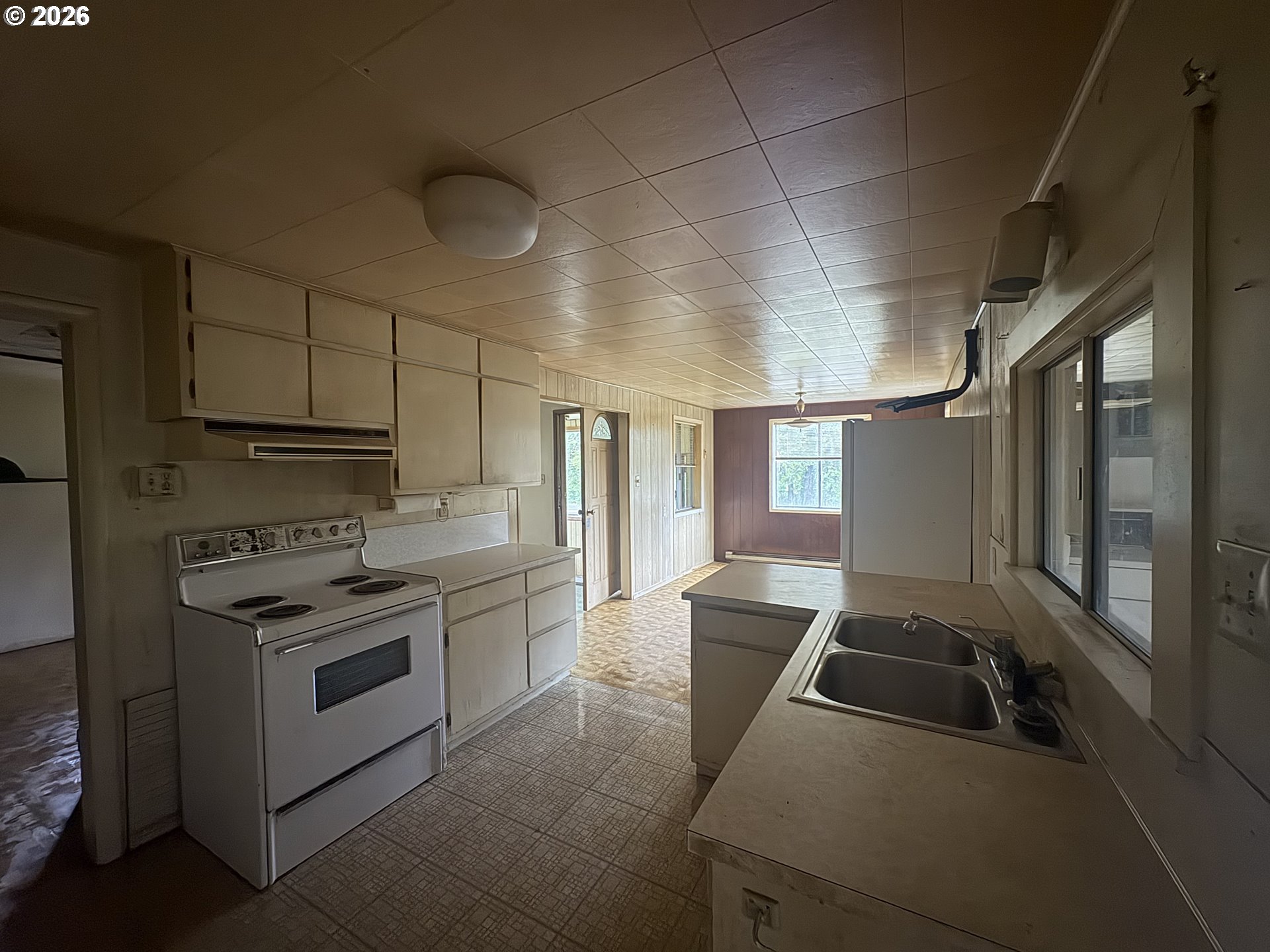 39688 Row River Rd Property Photo 9