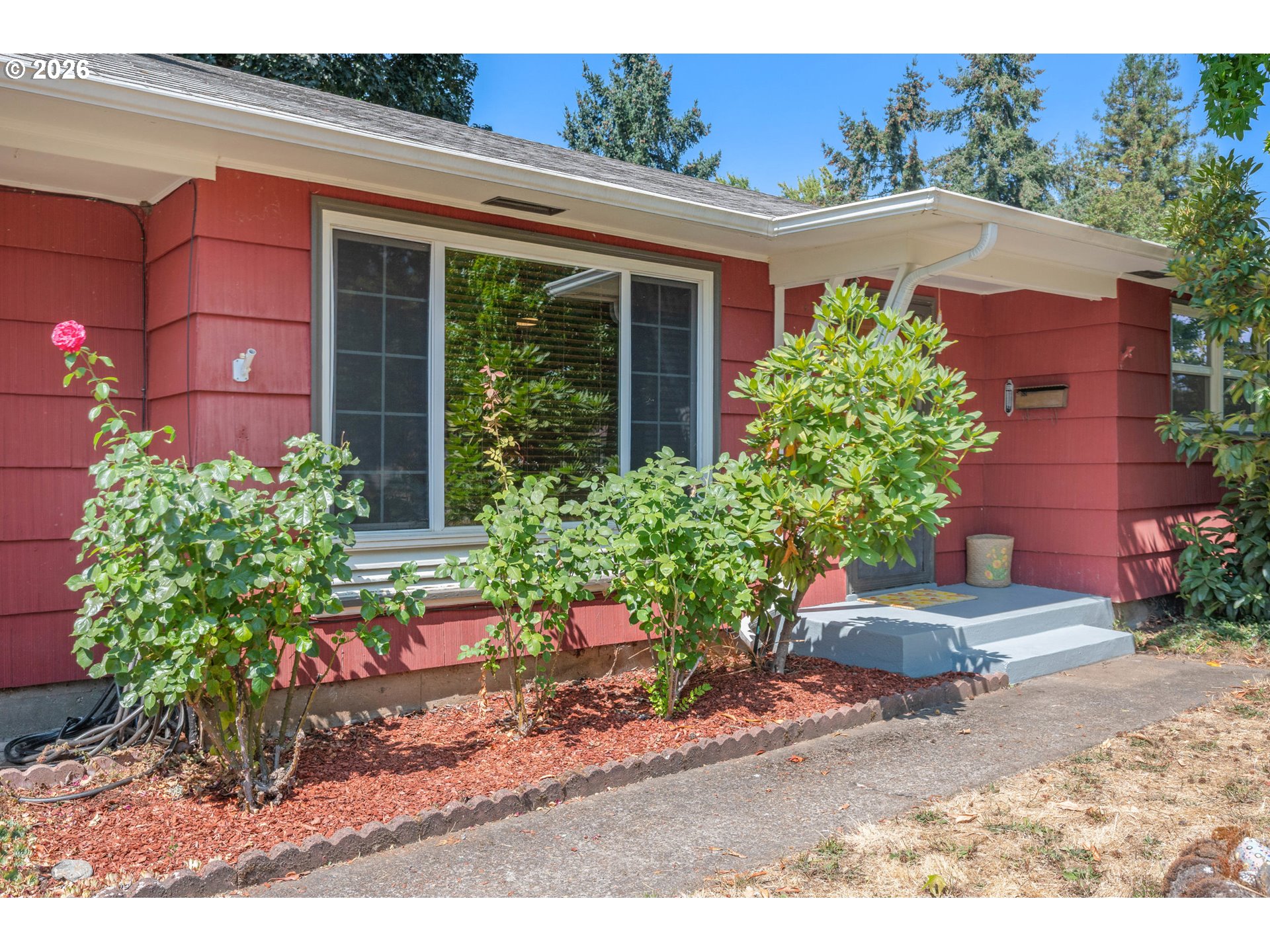 880 Hughes St Property Photo 1