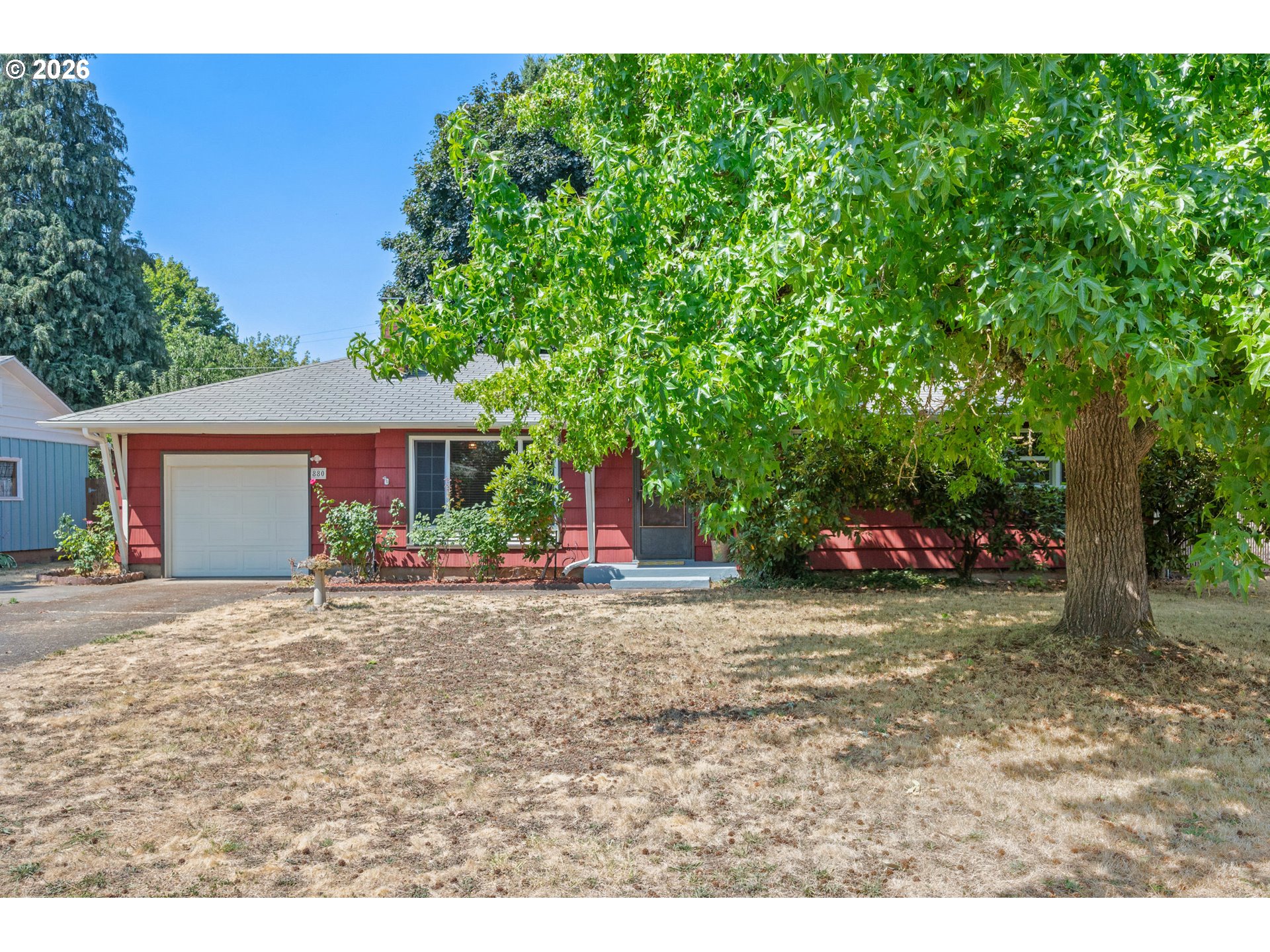 880 Hughes St Property Photo 2