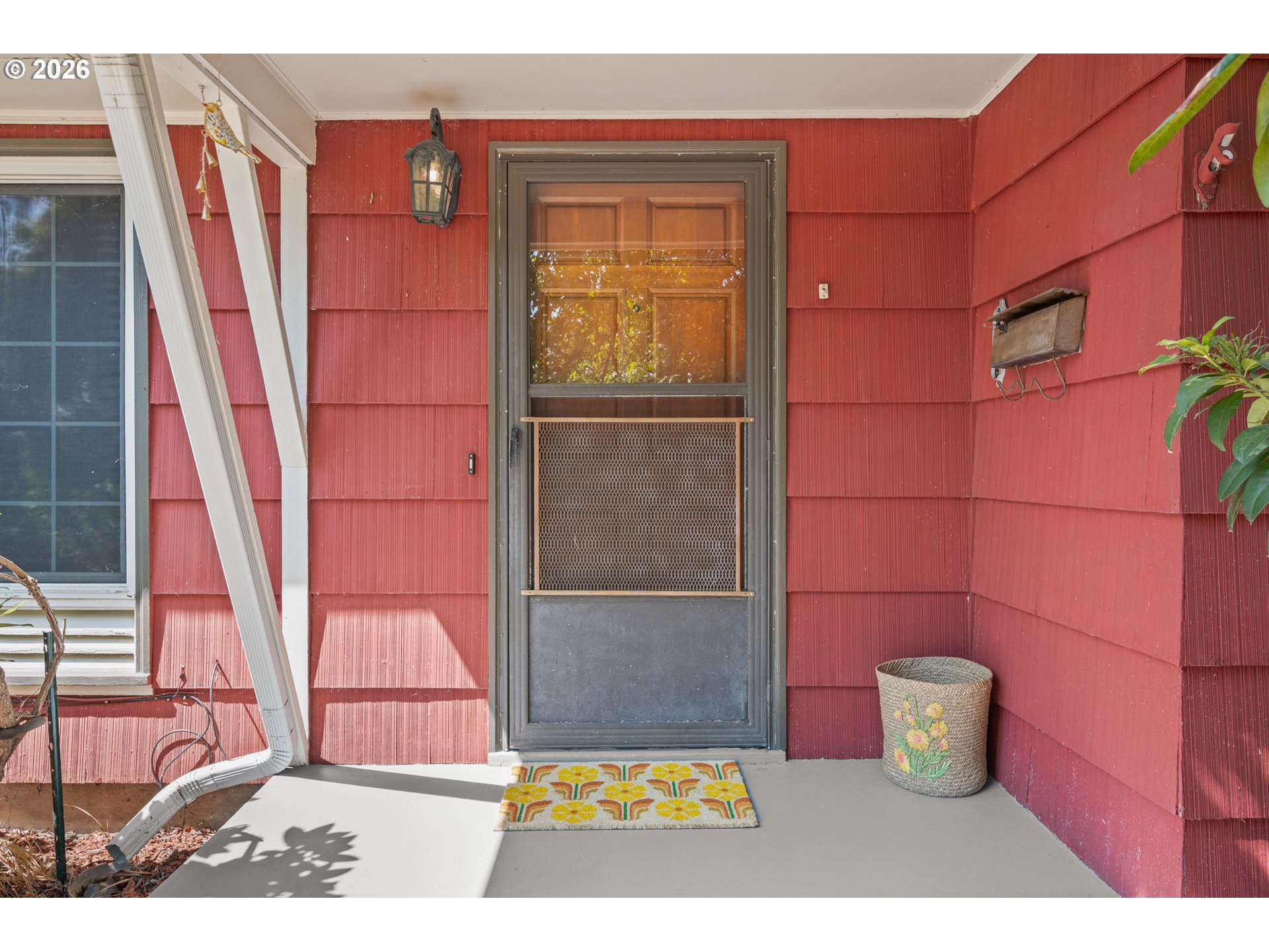 880 Hughes St Property Photo 3