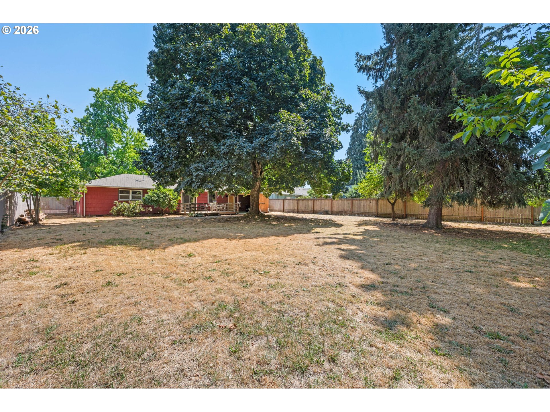 880 Hughes St Property Photo 13