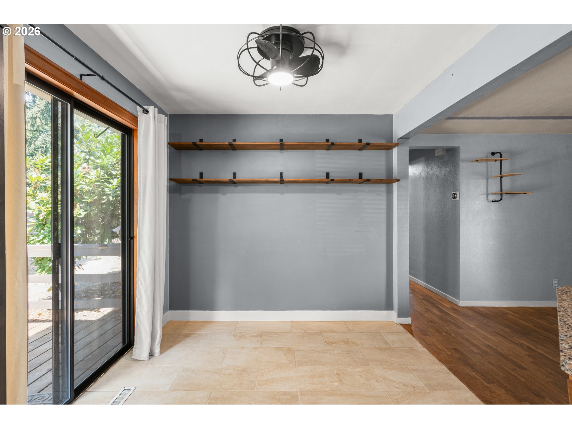 880 Hughes St Property Photo 17