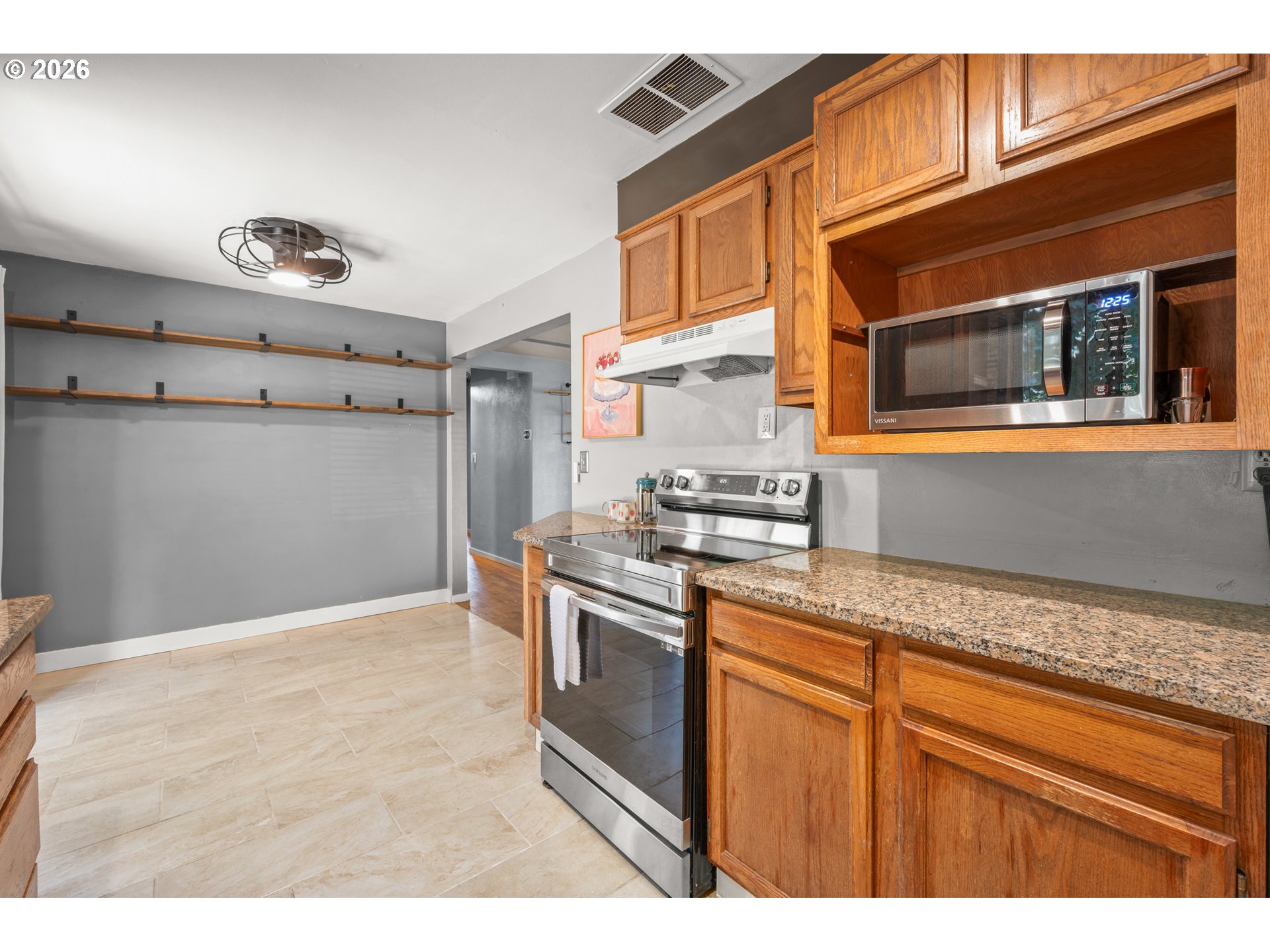 880 Hughes St Property Photo 22