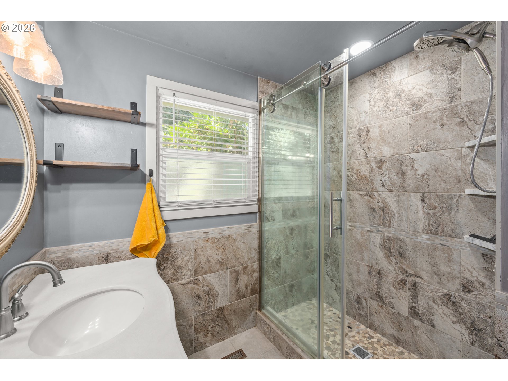 880 Hughes St Property Photo 31