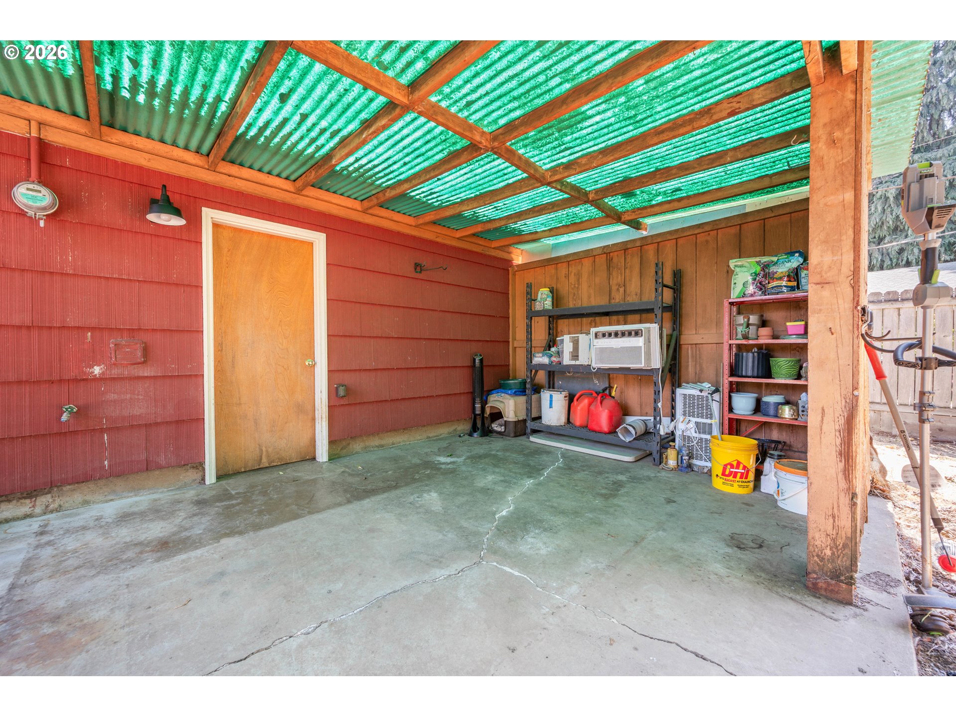 880 Hughes St Property Photo 36