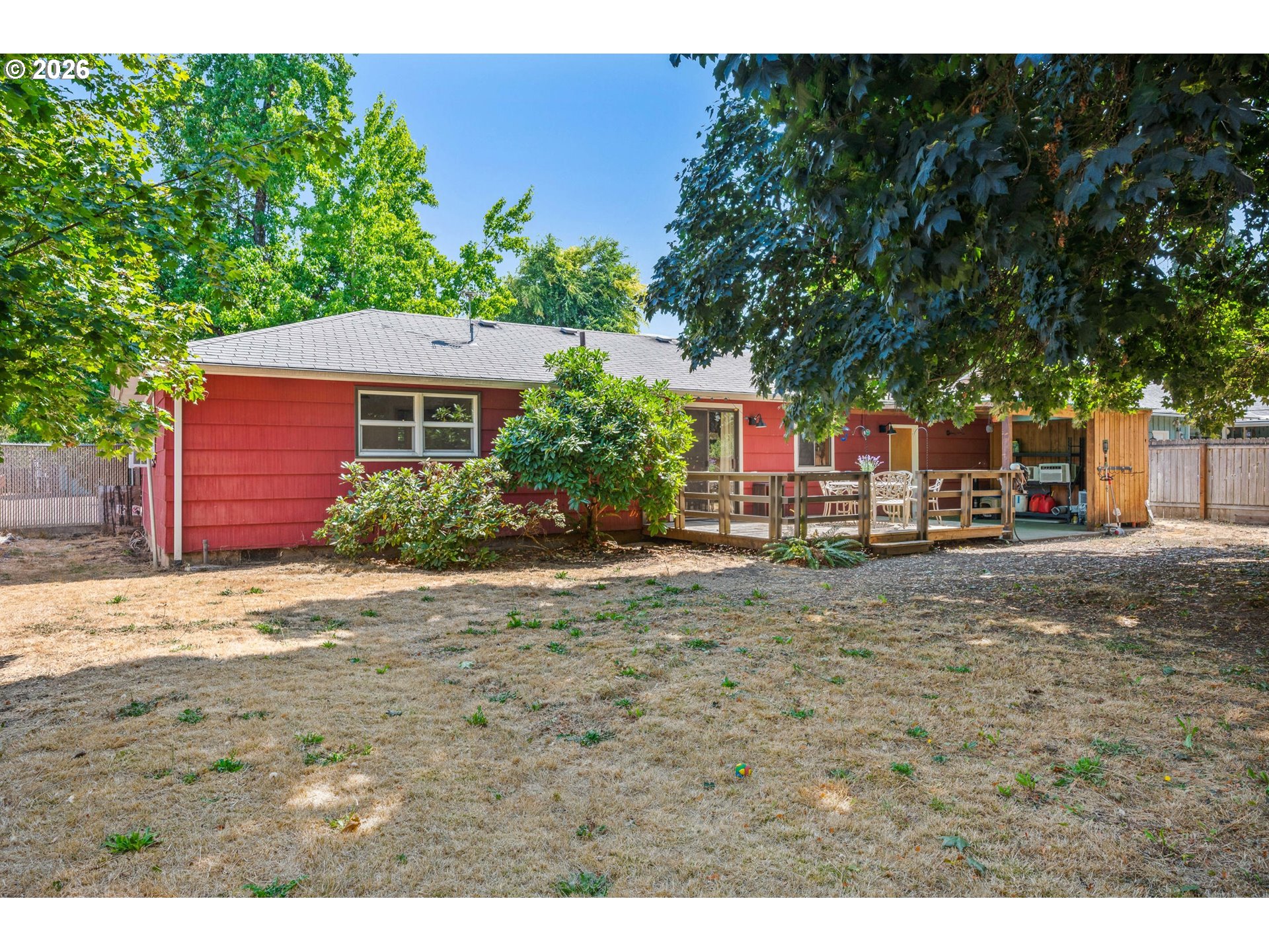 880 Hughes St Property Photo 40