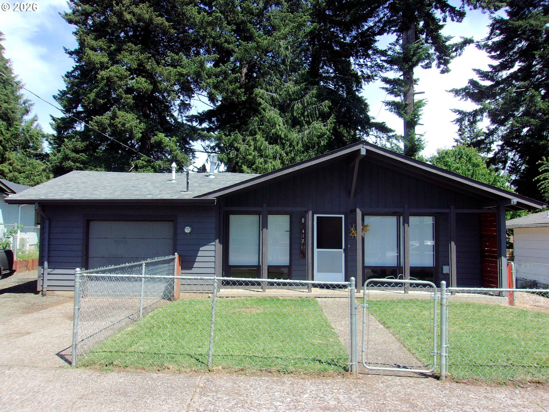 412 Sw Fir St Property Photo 1
