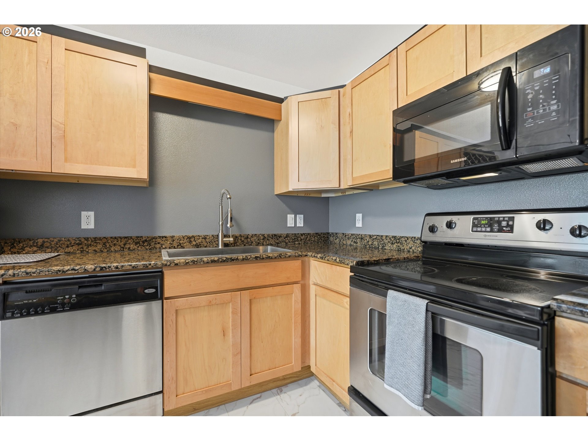 606 Nw Naito Pkwy A9 Property Photo 17