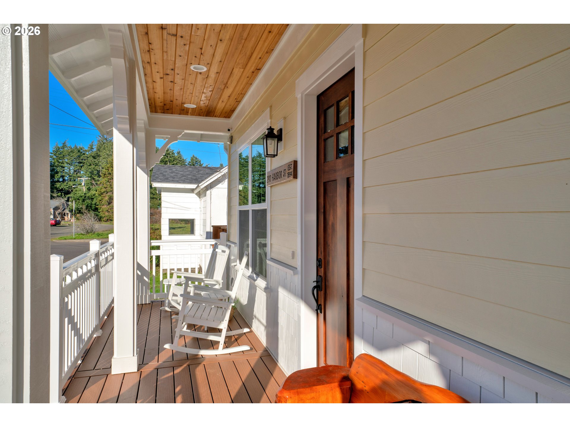 290 Harbor St Property Photo 4