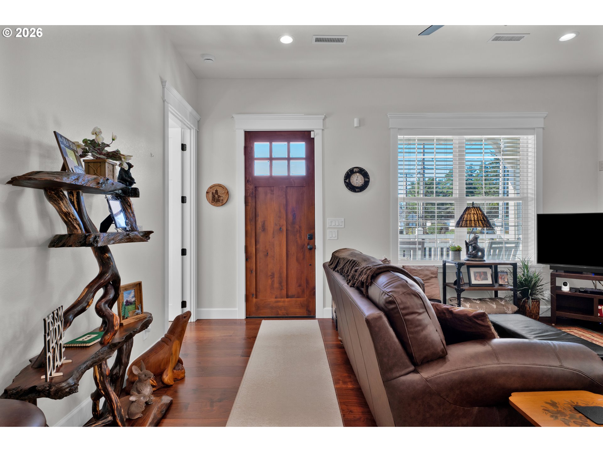290 Harbor St Property Photo 6