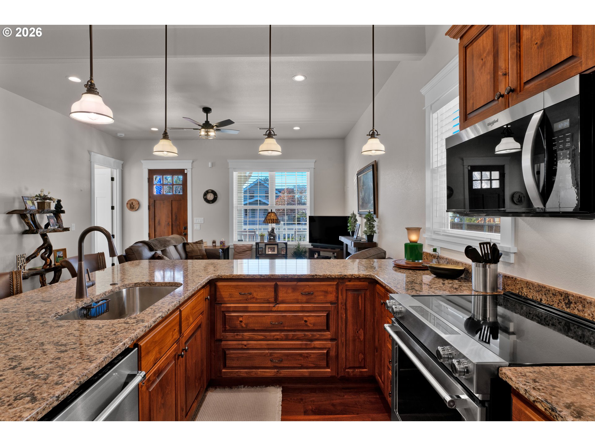 290 Harbor St Property Photo 12