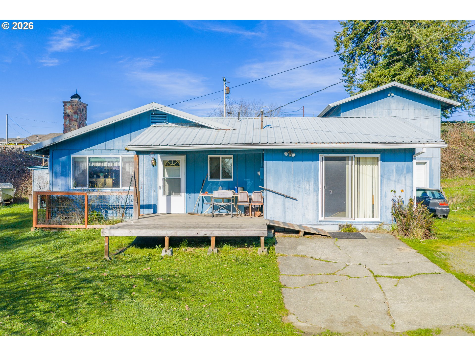 536 18th St Property Photo 3