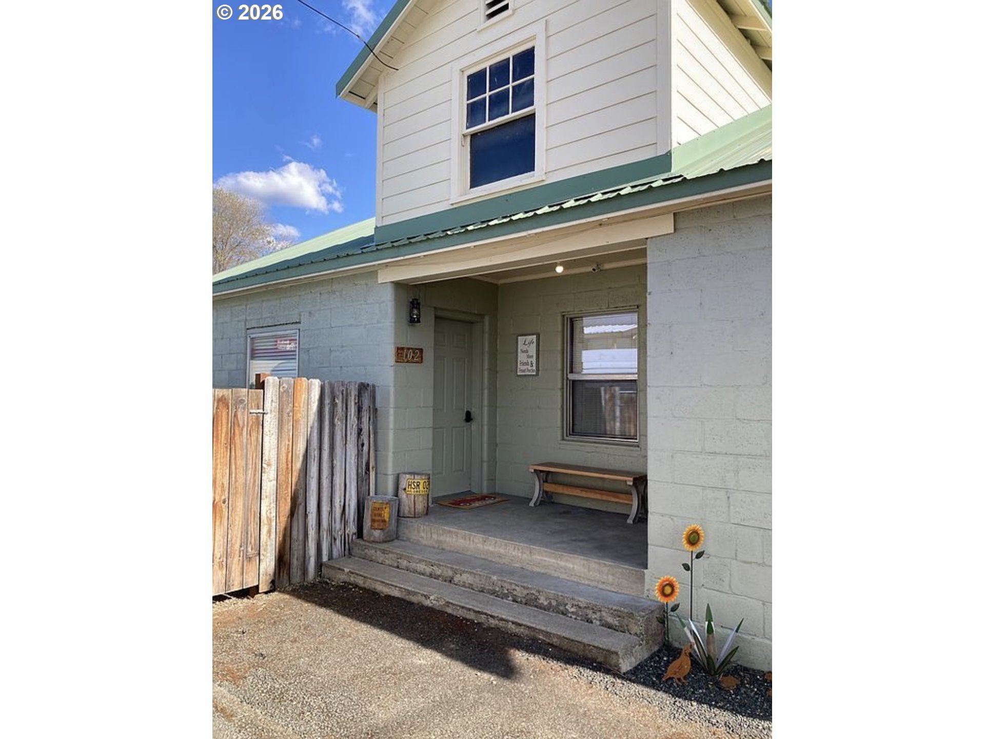 102 Sw Bailey Pl Property Photo 1