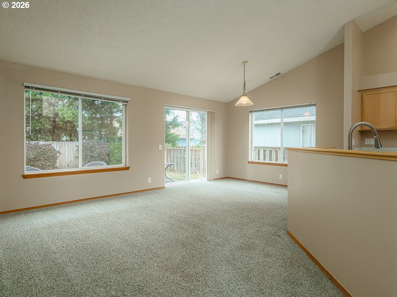 765 4th Ave Property Photo 5
