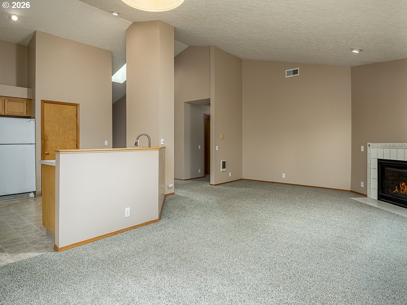765 4th Ave Property Photo 7
