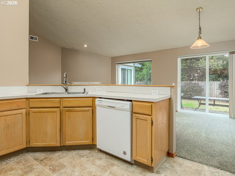 765 4th Ave Property Photo 12