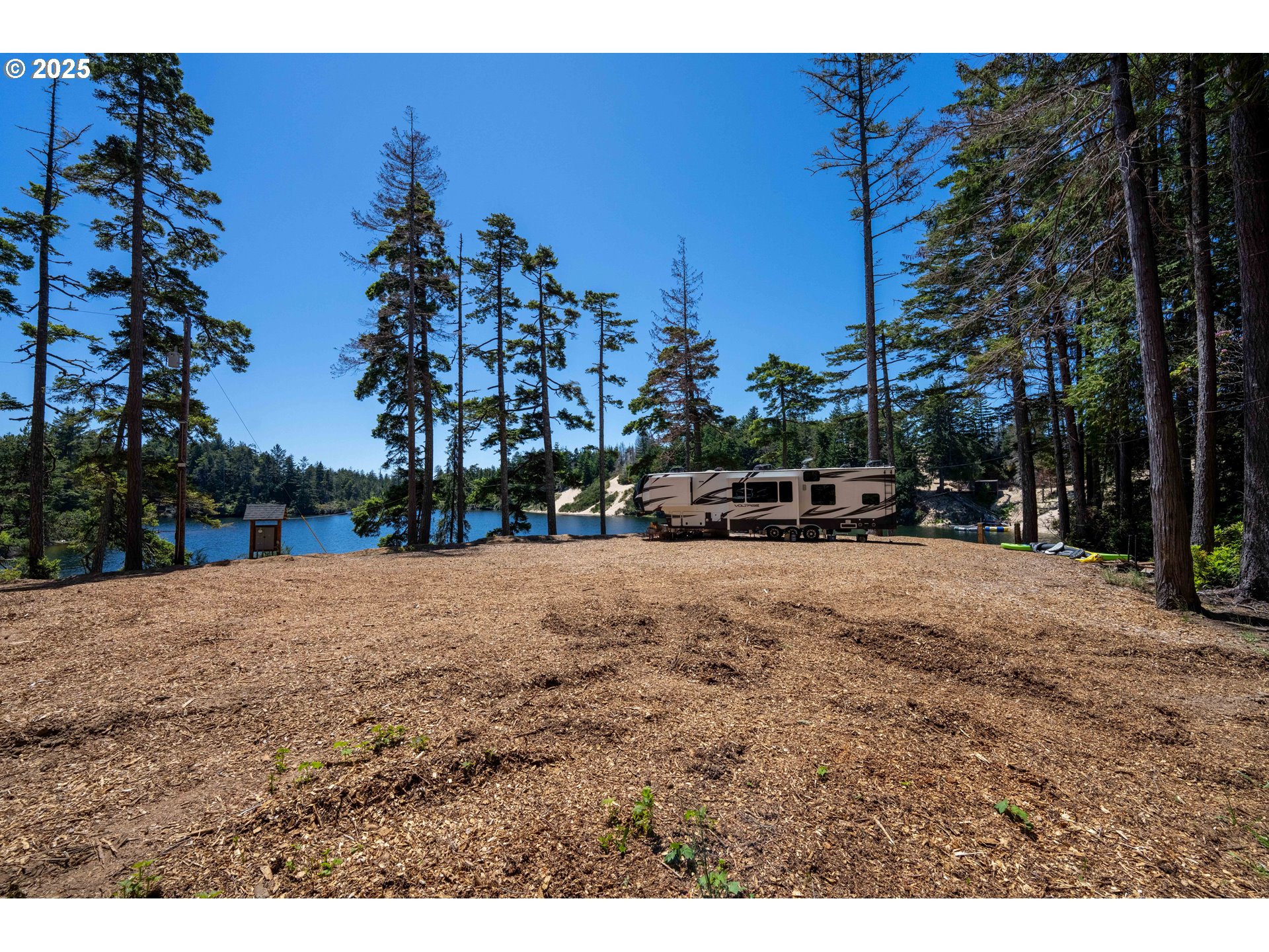 70298 Highway 101 Property Photo 6