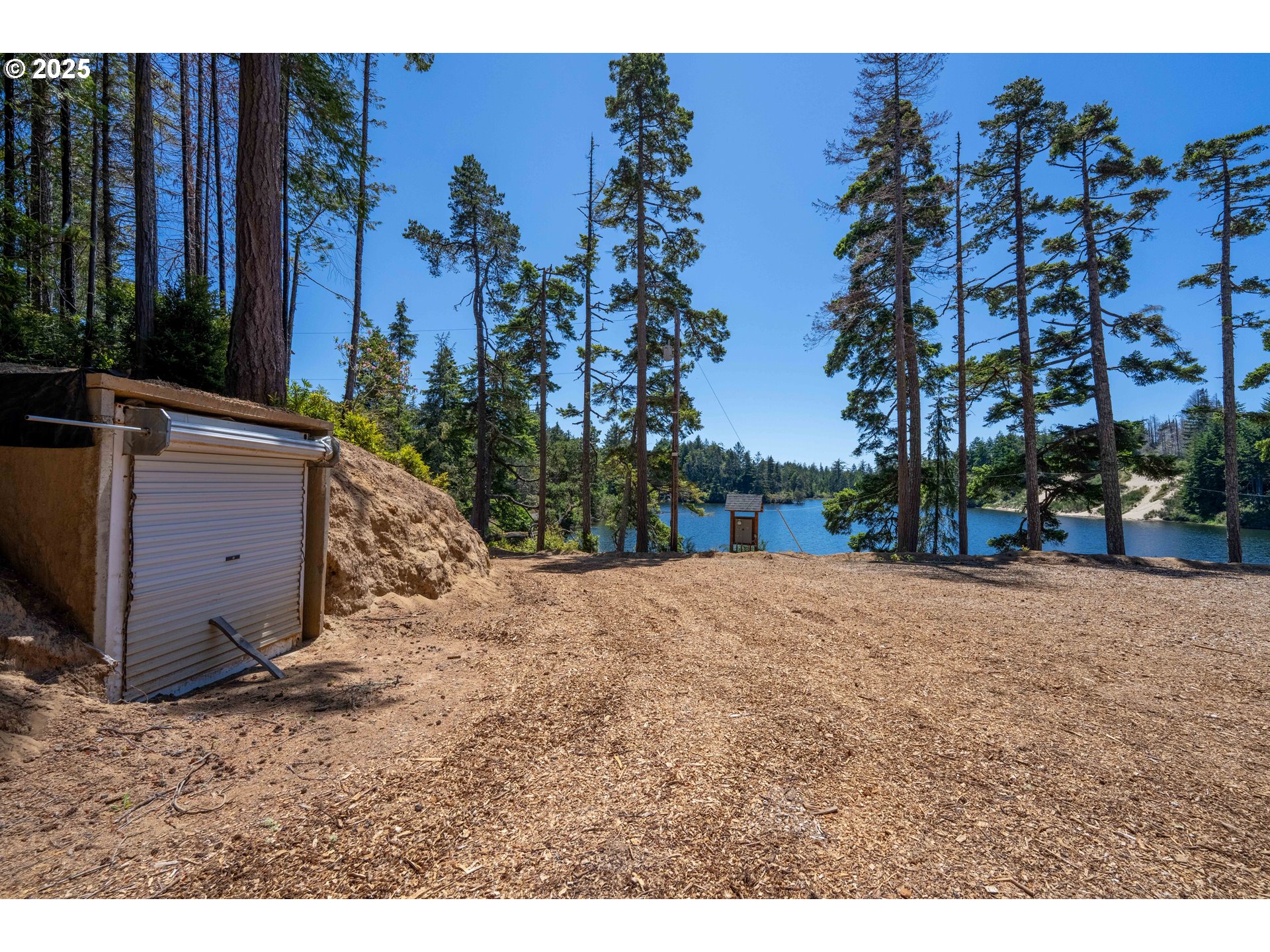 70298 Highway 101 Property Photo 15