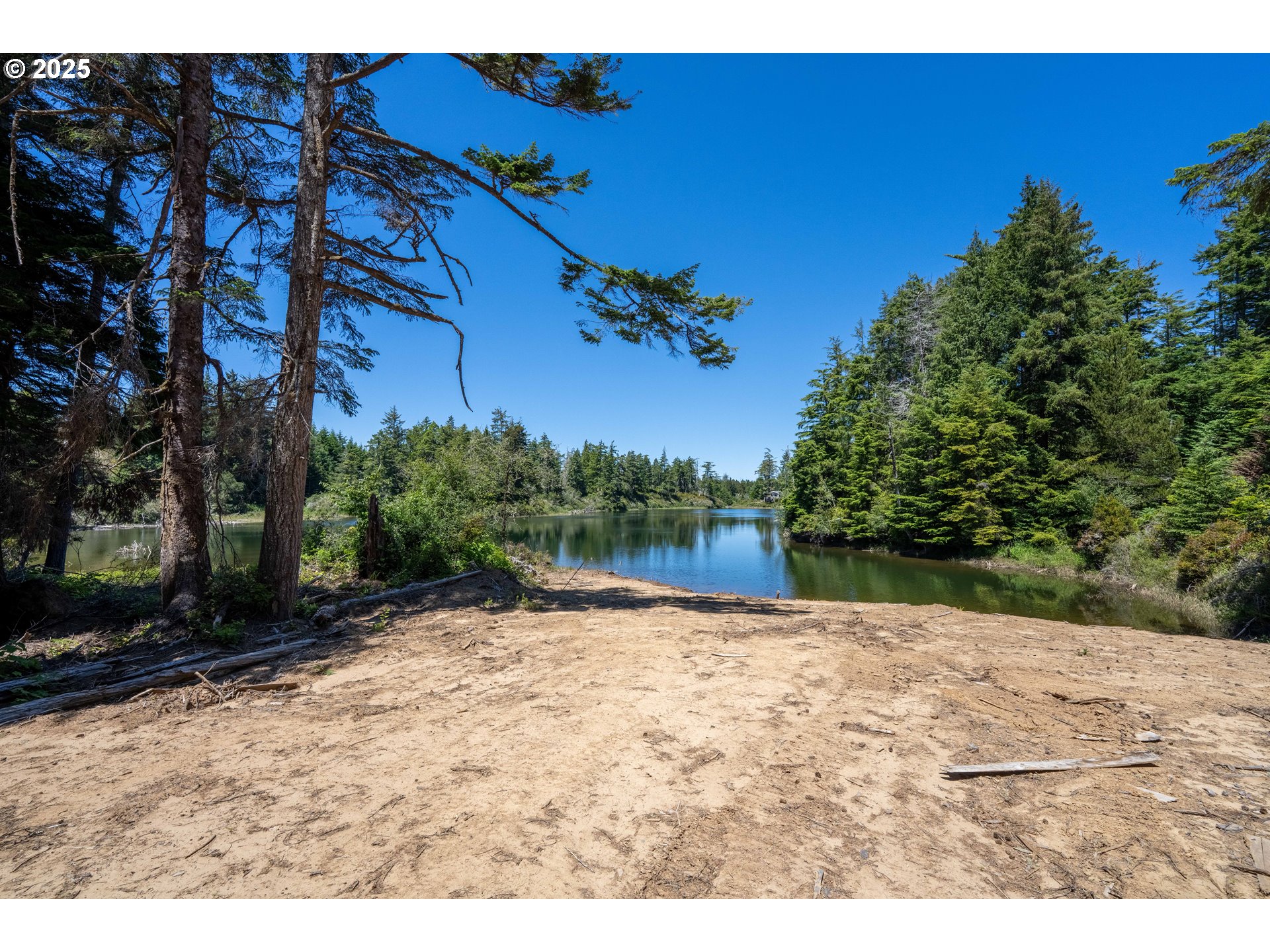 70298 Highway 101 Property Photo 28