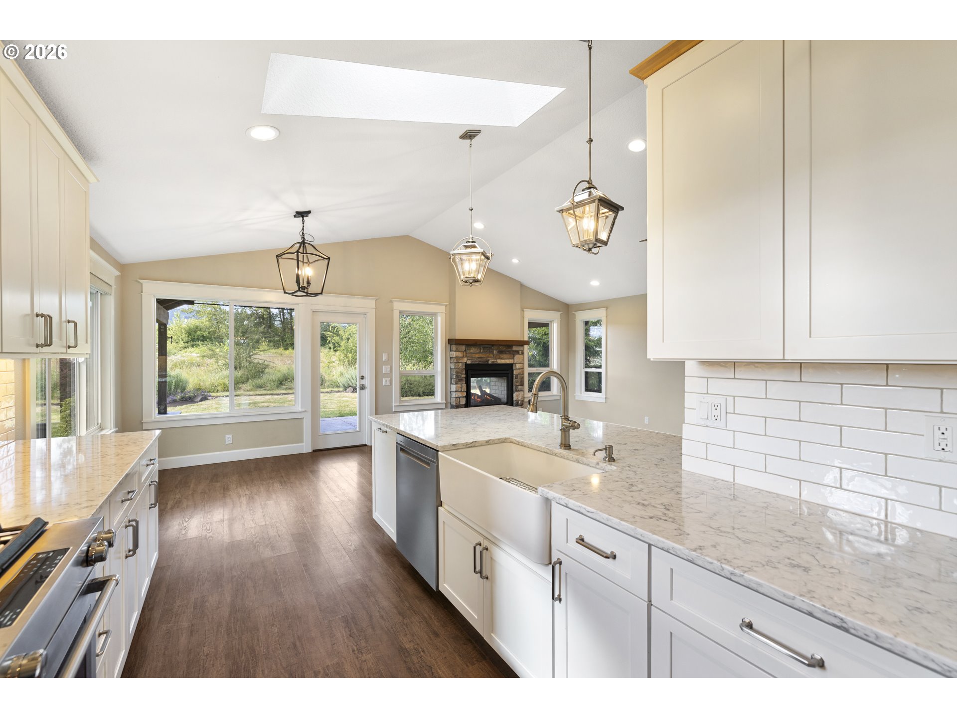 2043 Ne Chehalem Dr Property Photo 12