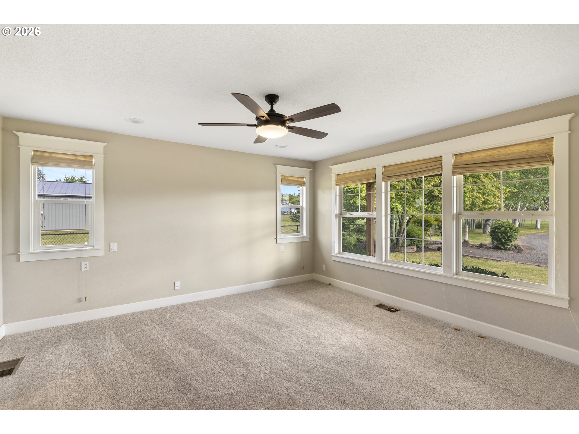 2043 Ne Chehalem Dr Property Photo 14