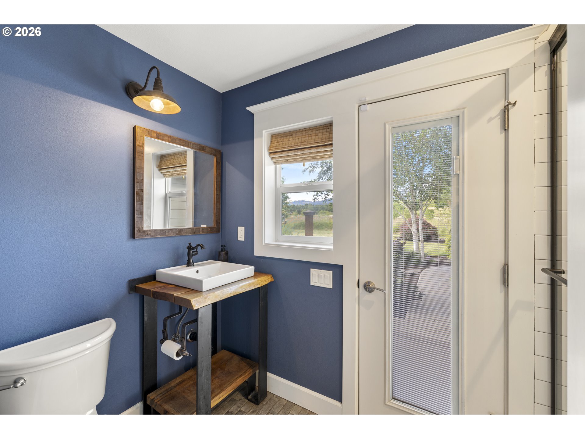 2043 Ne Chehalem Dr Property Photo 23