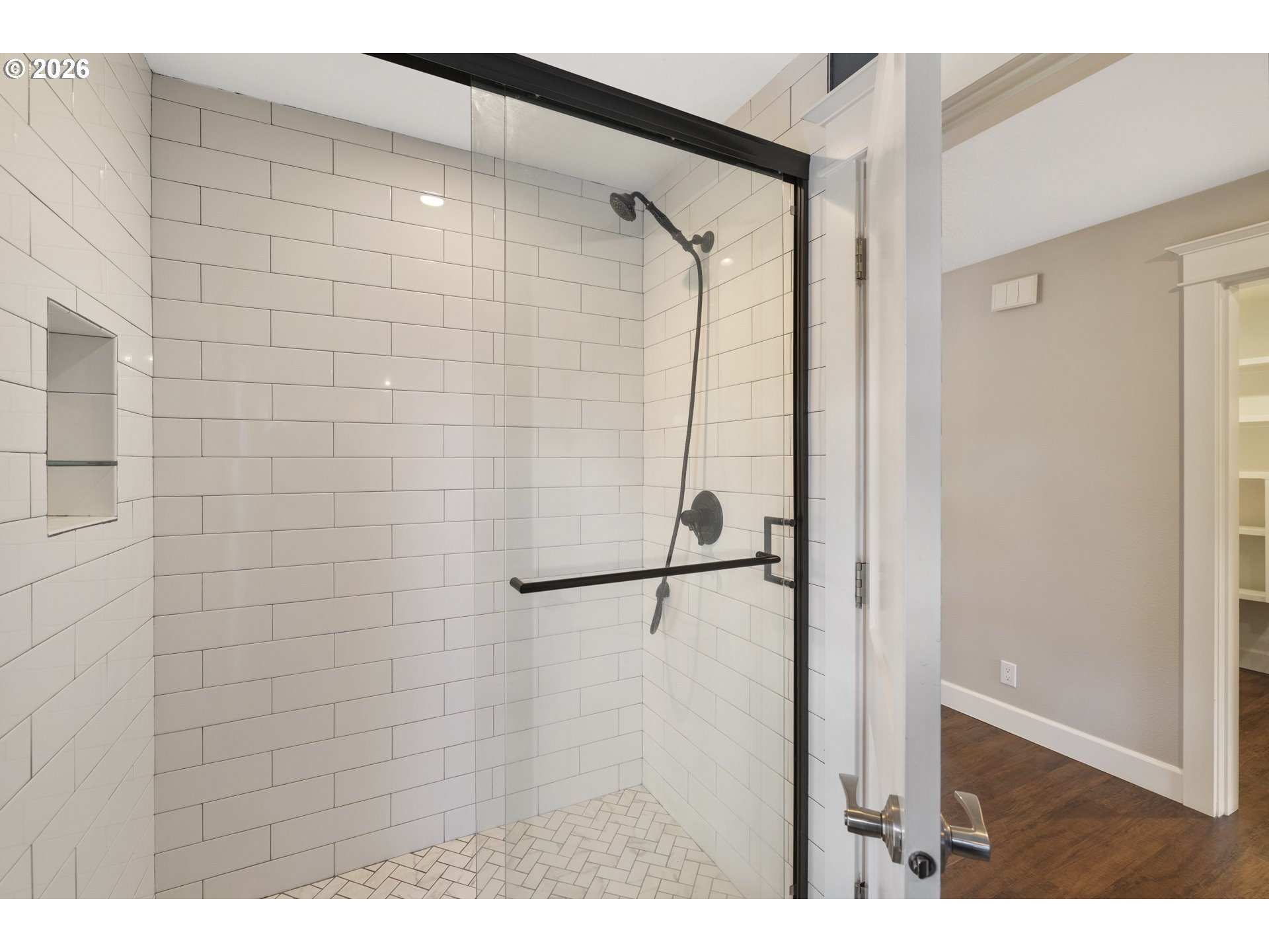 2043 Ne Chehalem Dr Property Photo 24