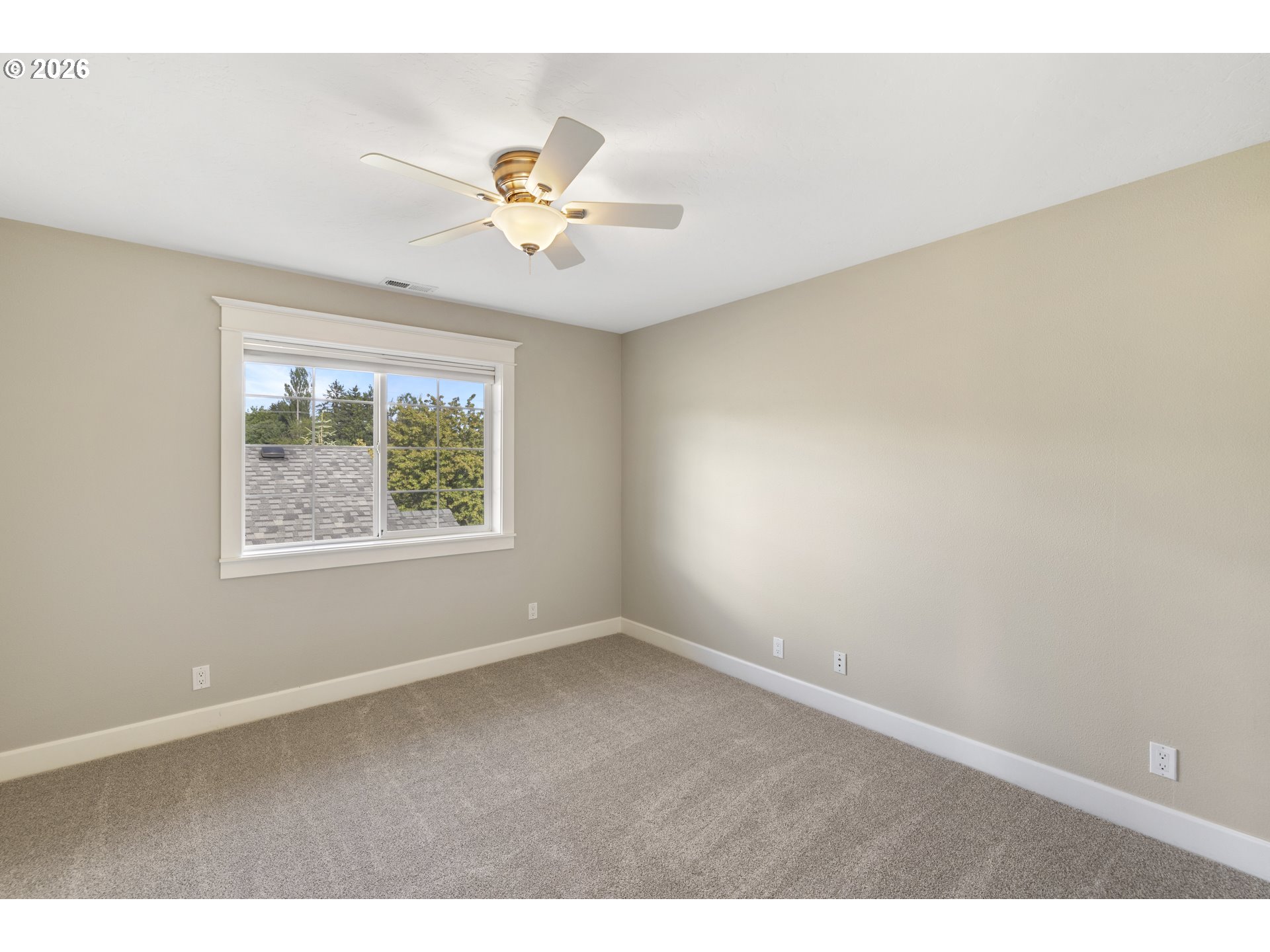 2043 Ne Chehalem Dr Property Photo 32