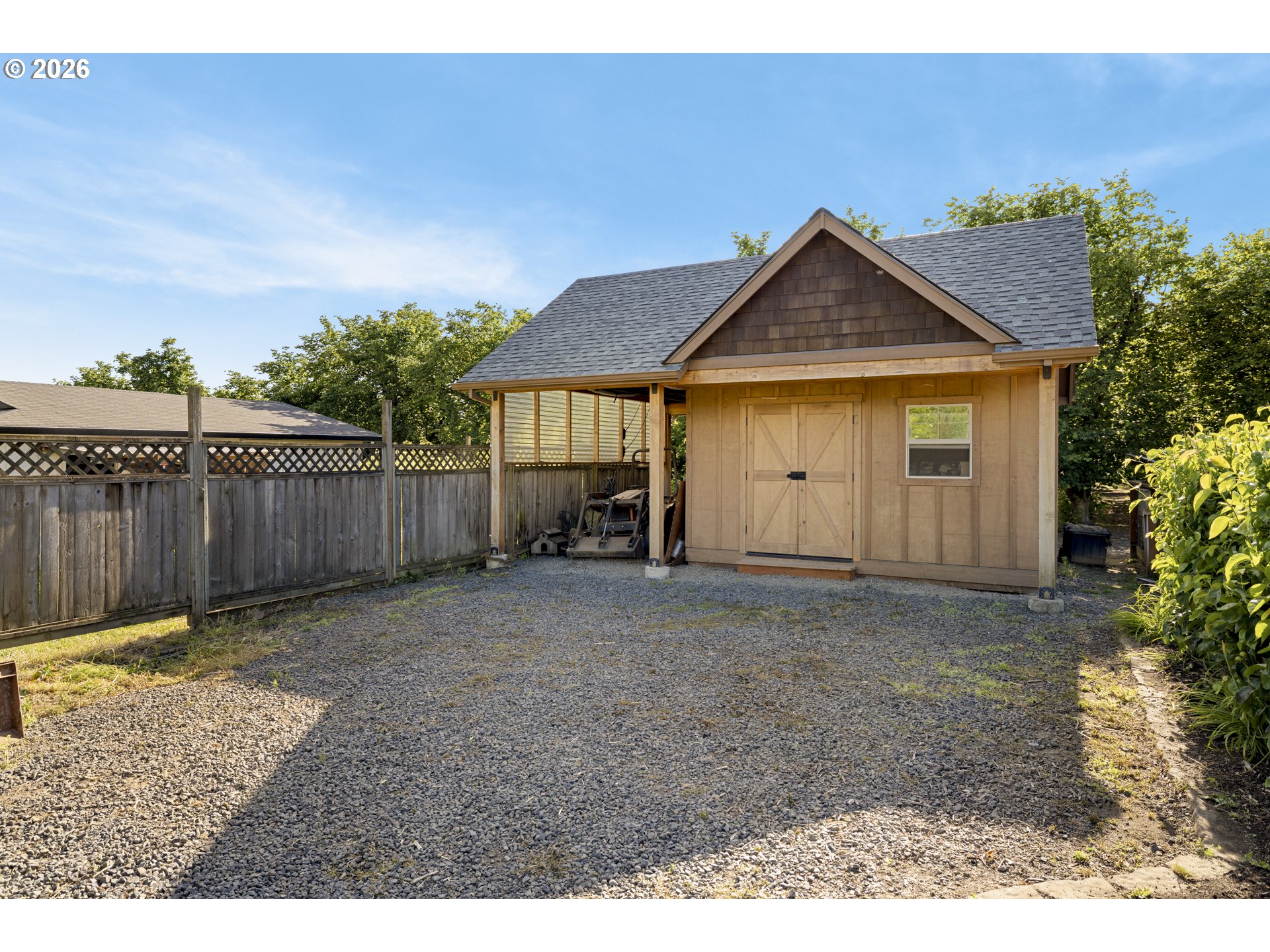 2043 Ne Chehalem Dr Property Photo 41