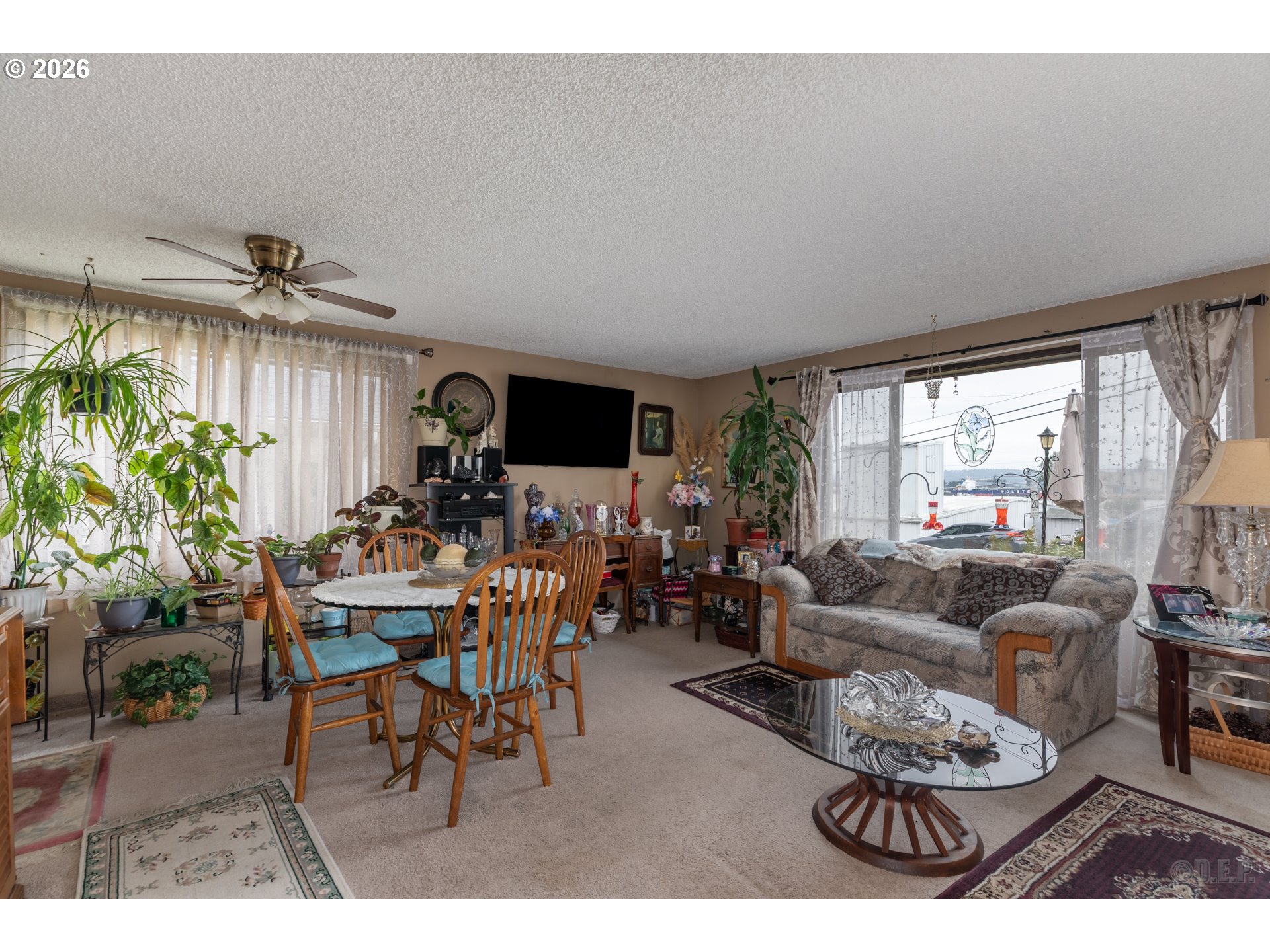 110 W C St Property Photo 4