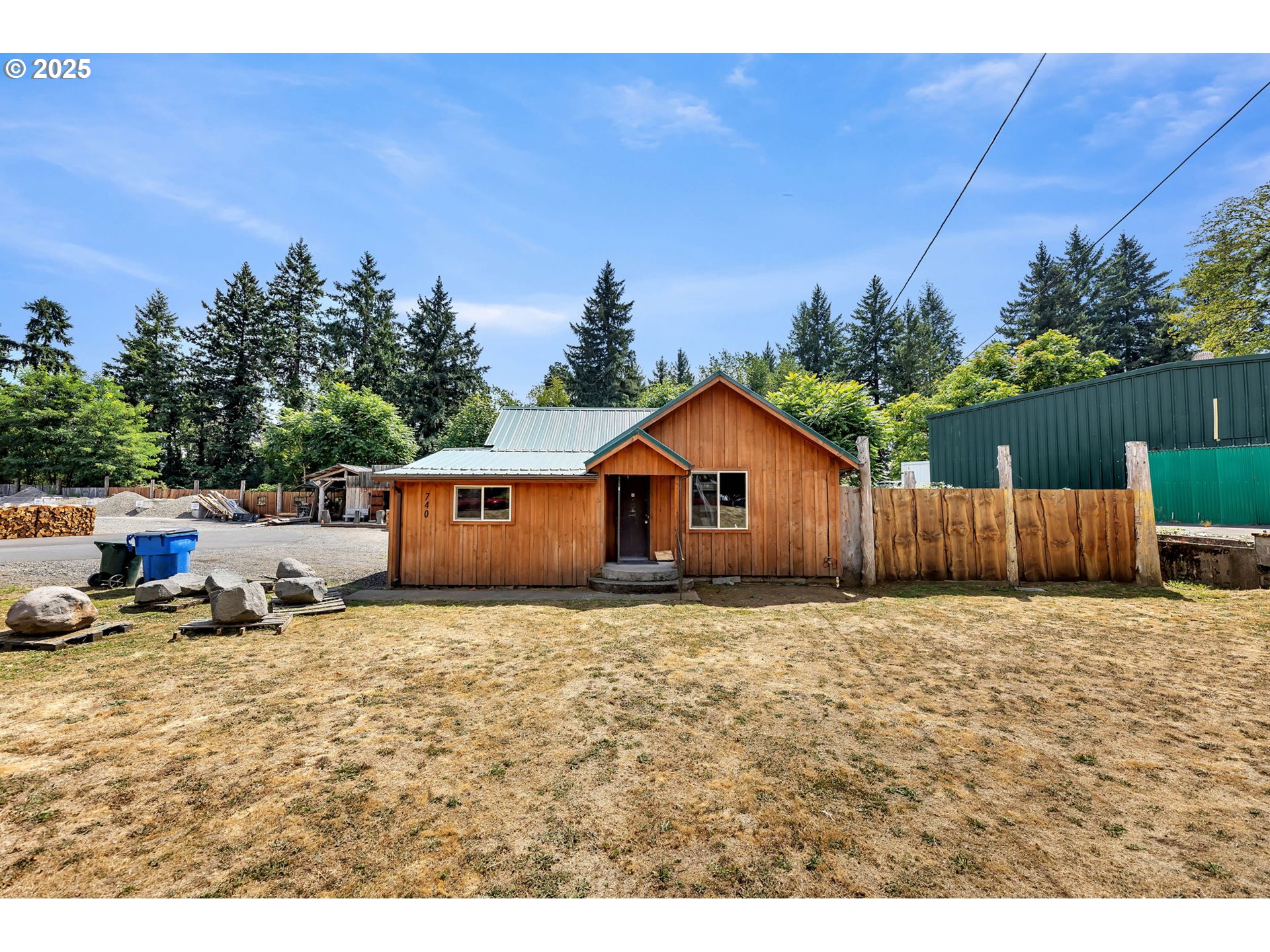 740 E St Property Photo 4