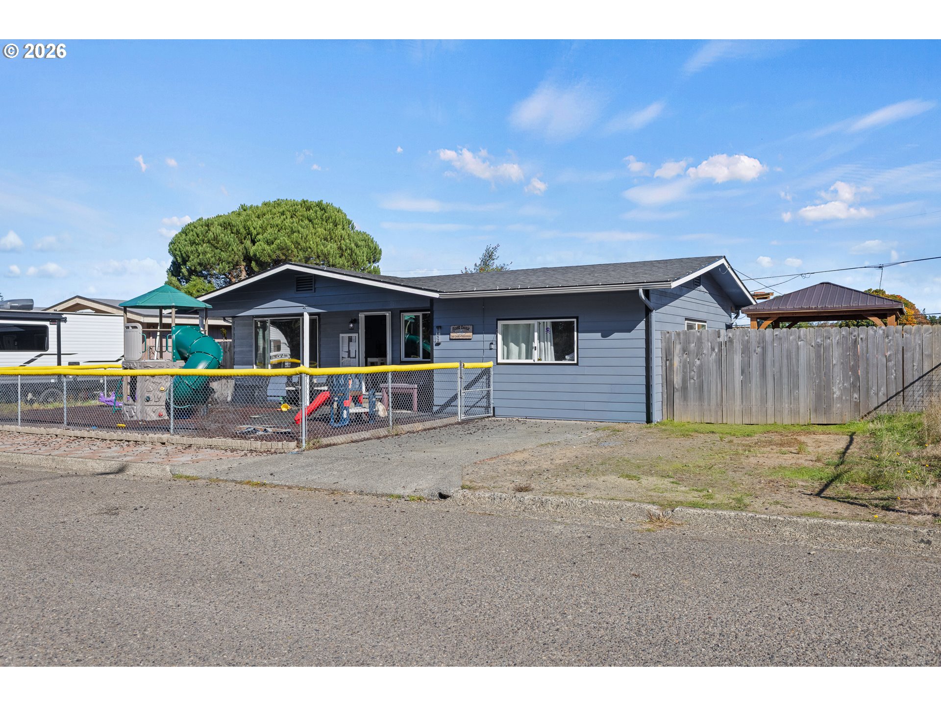 1617 ARTHUR ST Property Photo 1