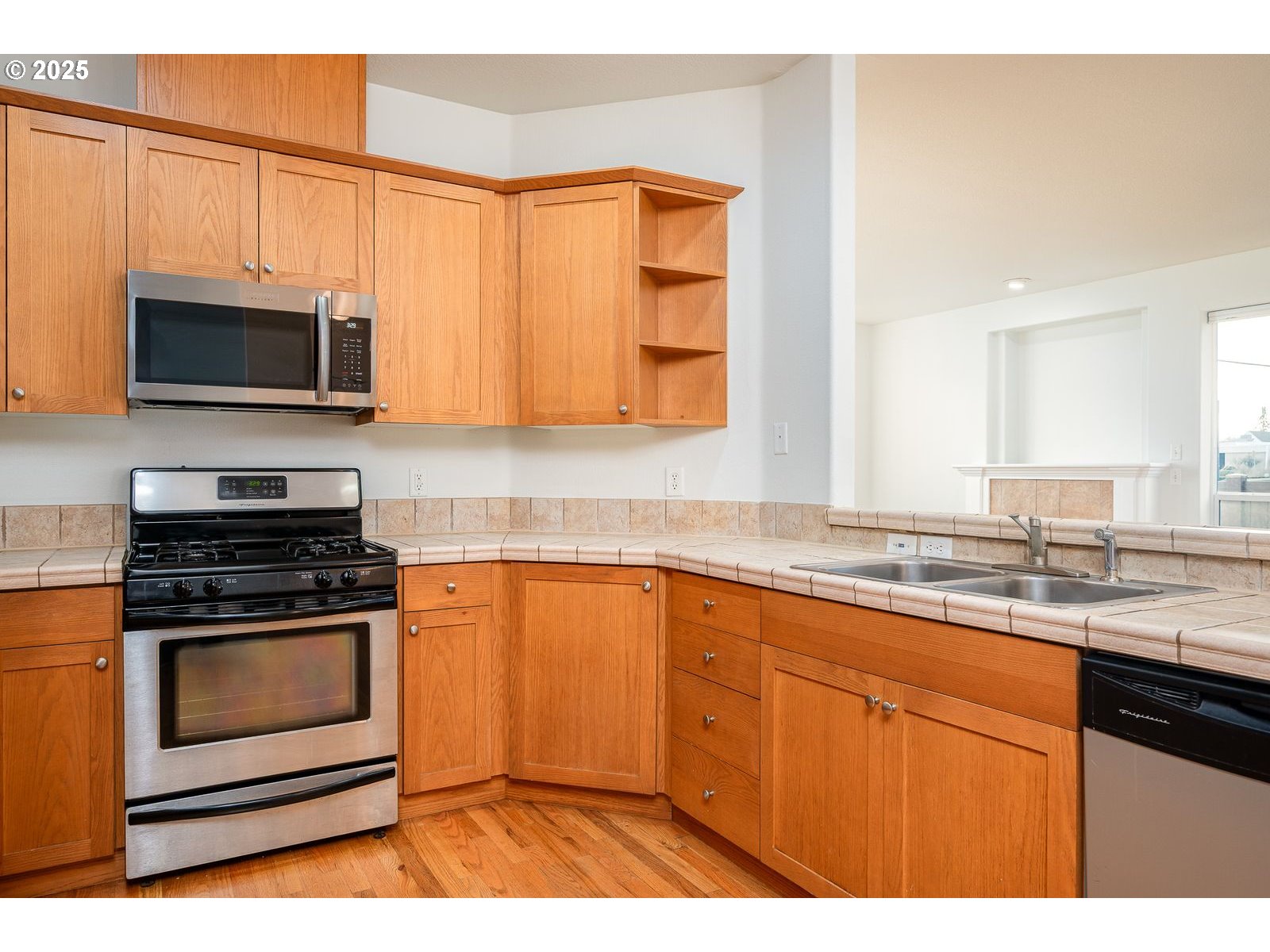1113 W Powell Blvd Property Photo 13