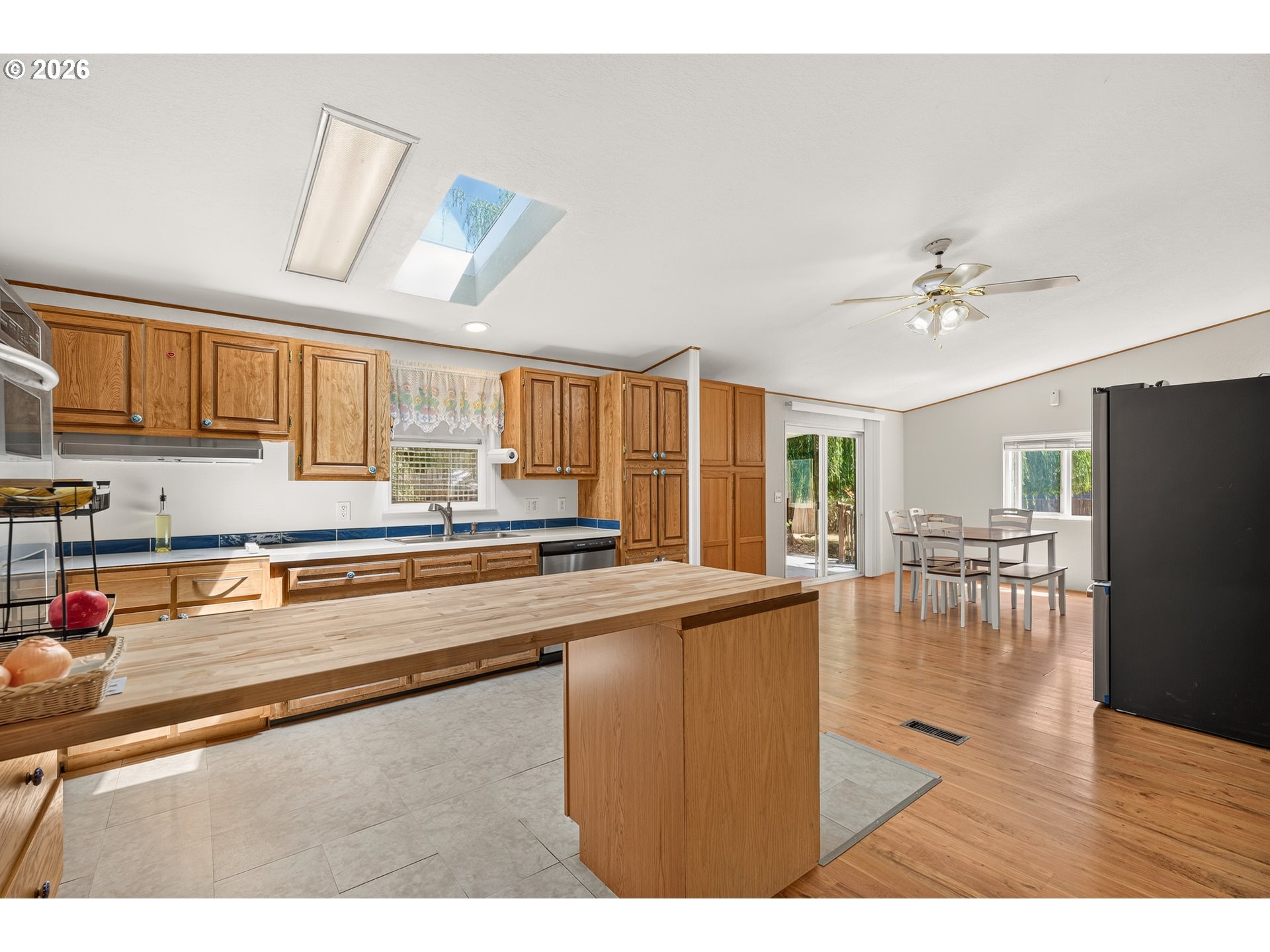 2225 Rogers Ln Property Photo 10