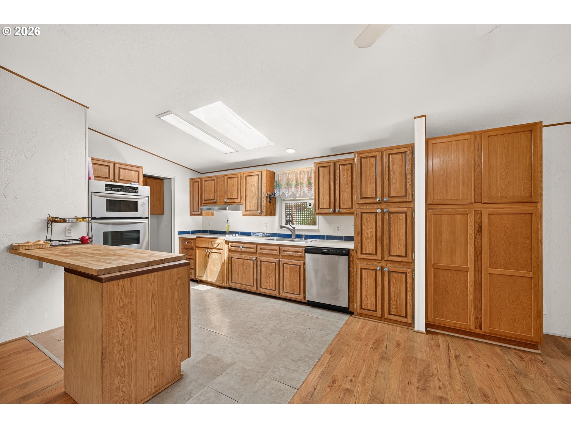 2225 Rogers Ln Property Photo 11