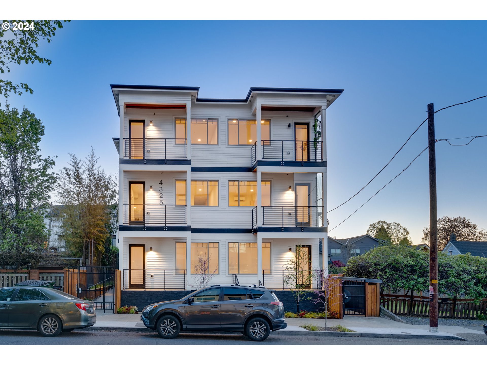 4329 N MISSISSIPPI AVE 11