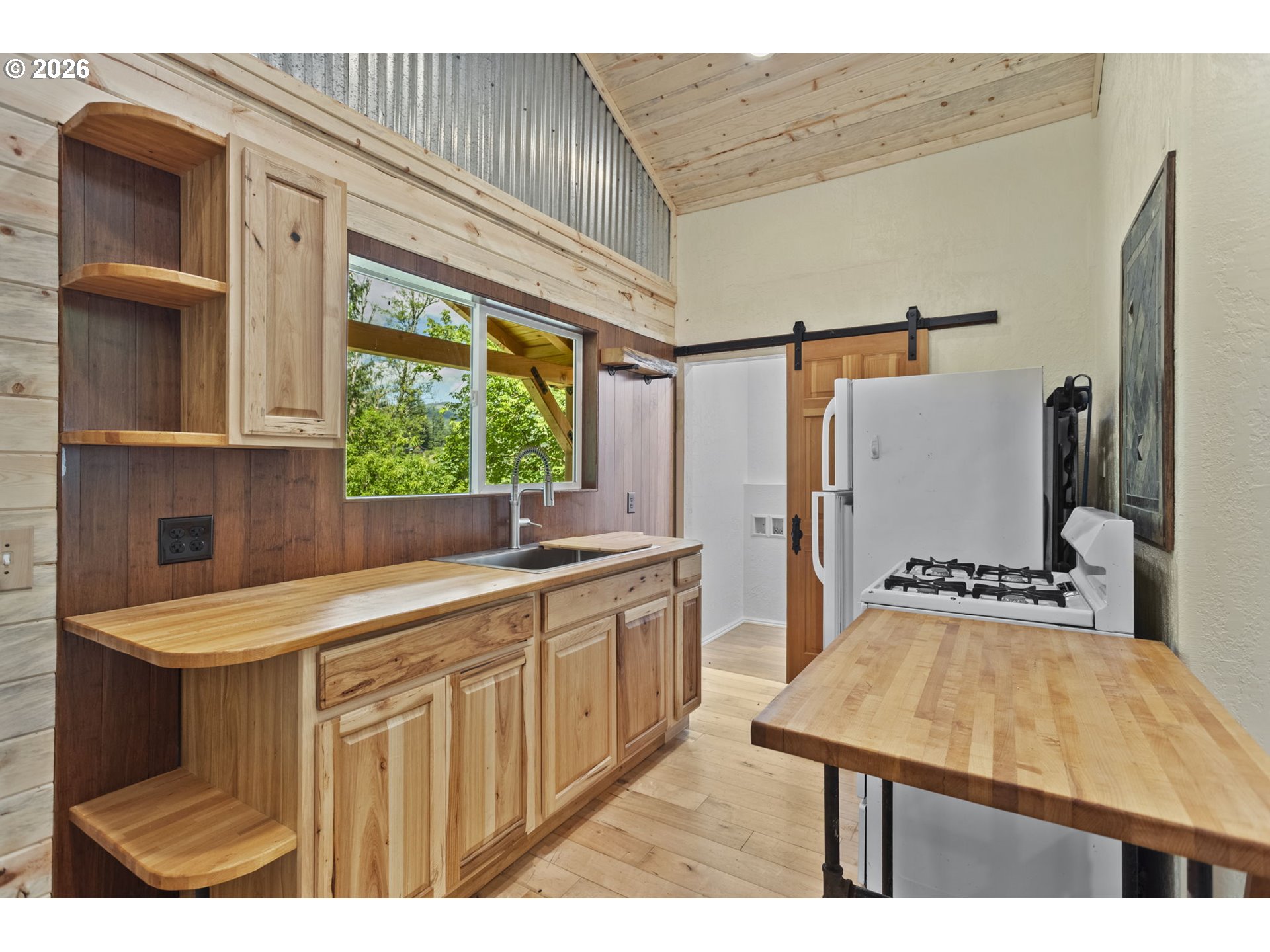 19005 Ne Buncombe Hollow Rd Property Photo 32