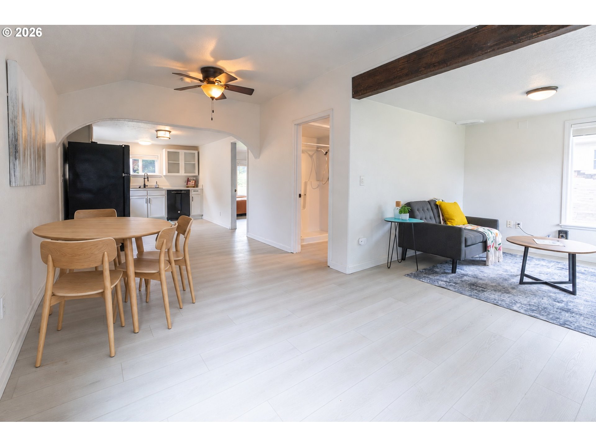102 S Harbor St Property Photo 4