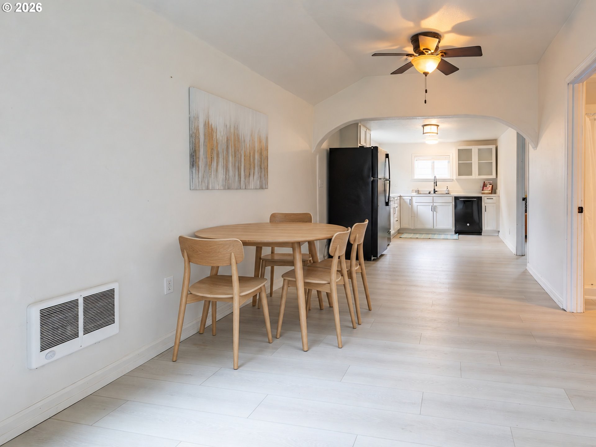 102 S Harbor St Property Photo 5
