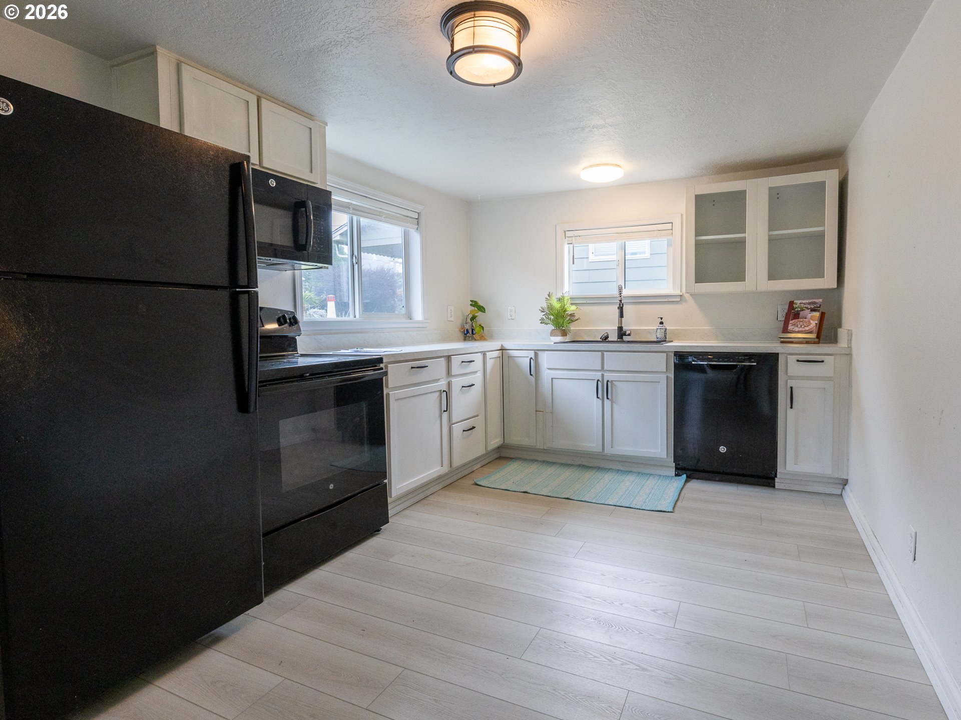 102 S Harbor St Property Photo 6