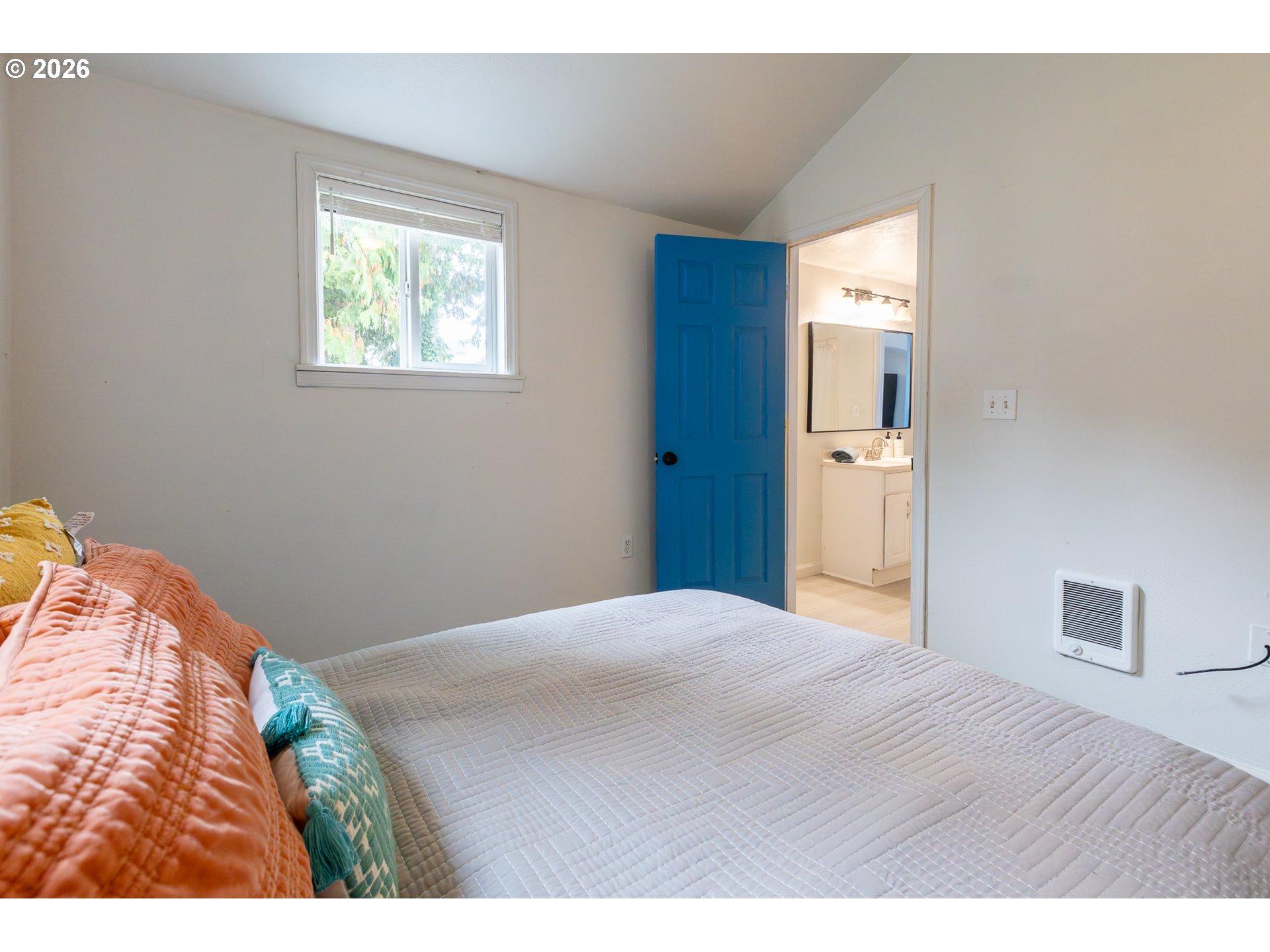102 S Harbor St Property Photo 8