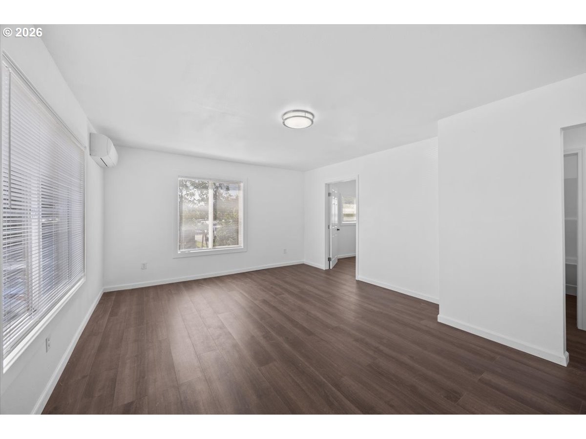 512 Nw Cecil Ave Property Photo 3