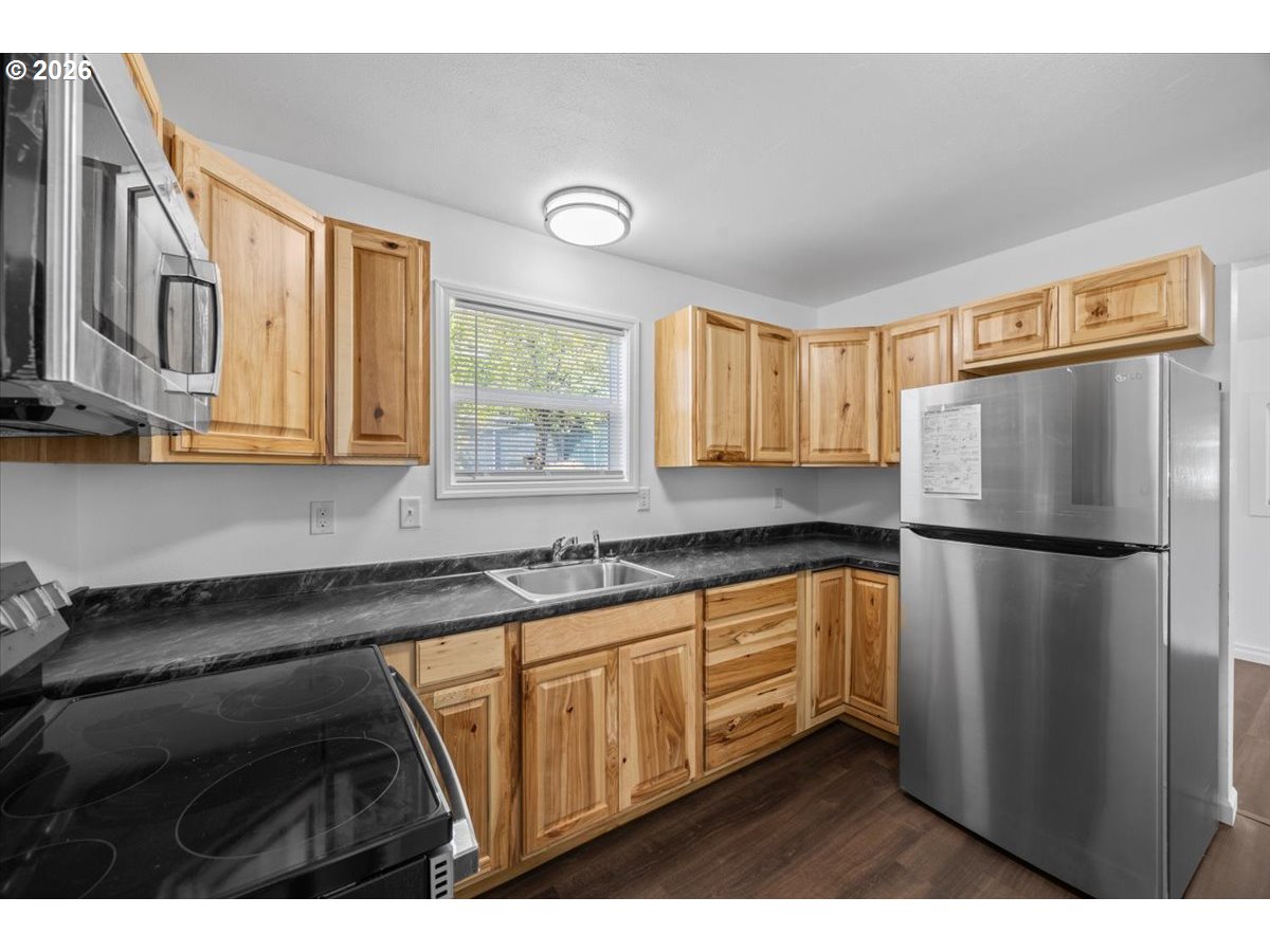 512 Nw Cecil Ave Property Photo 8