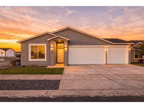 824 E MONTANA Property Photo 1