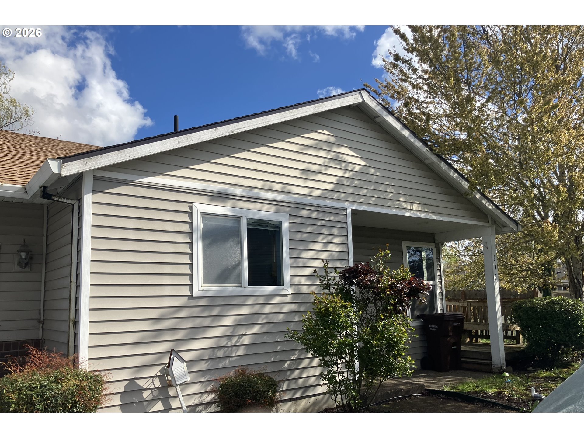 695 MARY DR