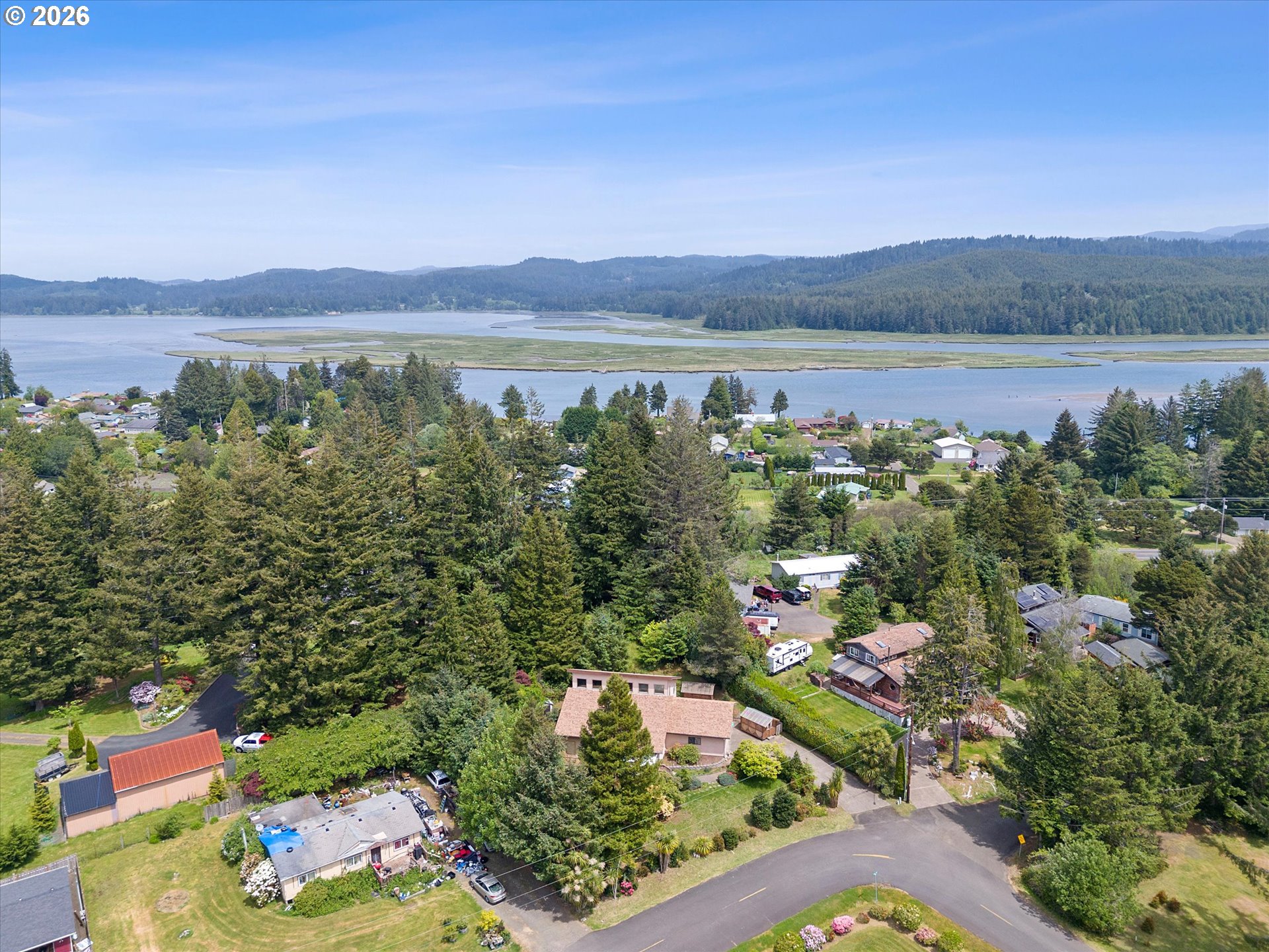 2180 Se Alsea Way Property Photo 2