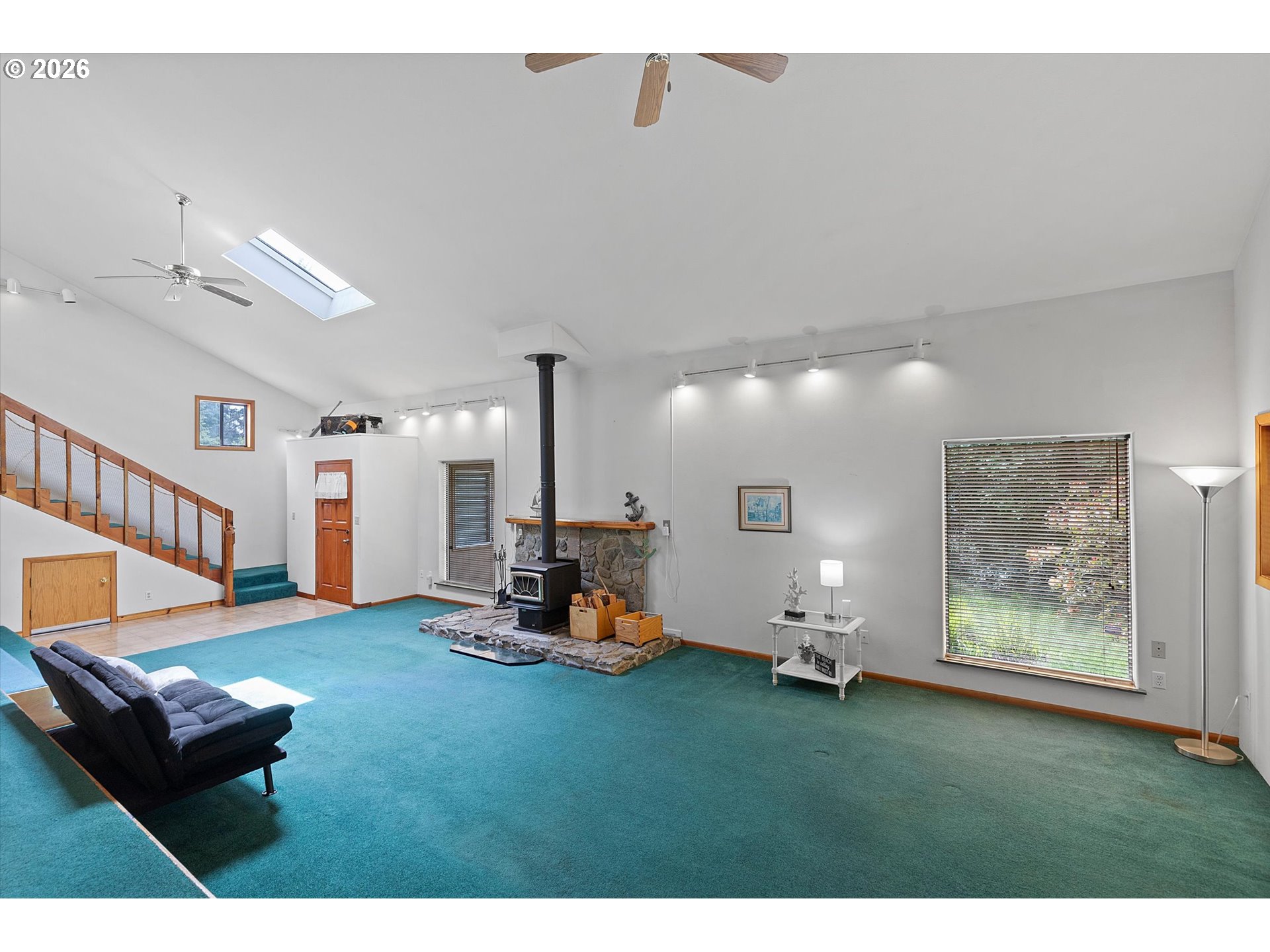 2180 Se Alsea Way Property Photo 9