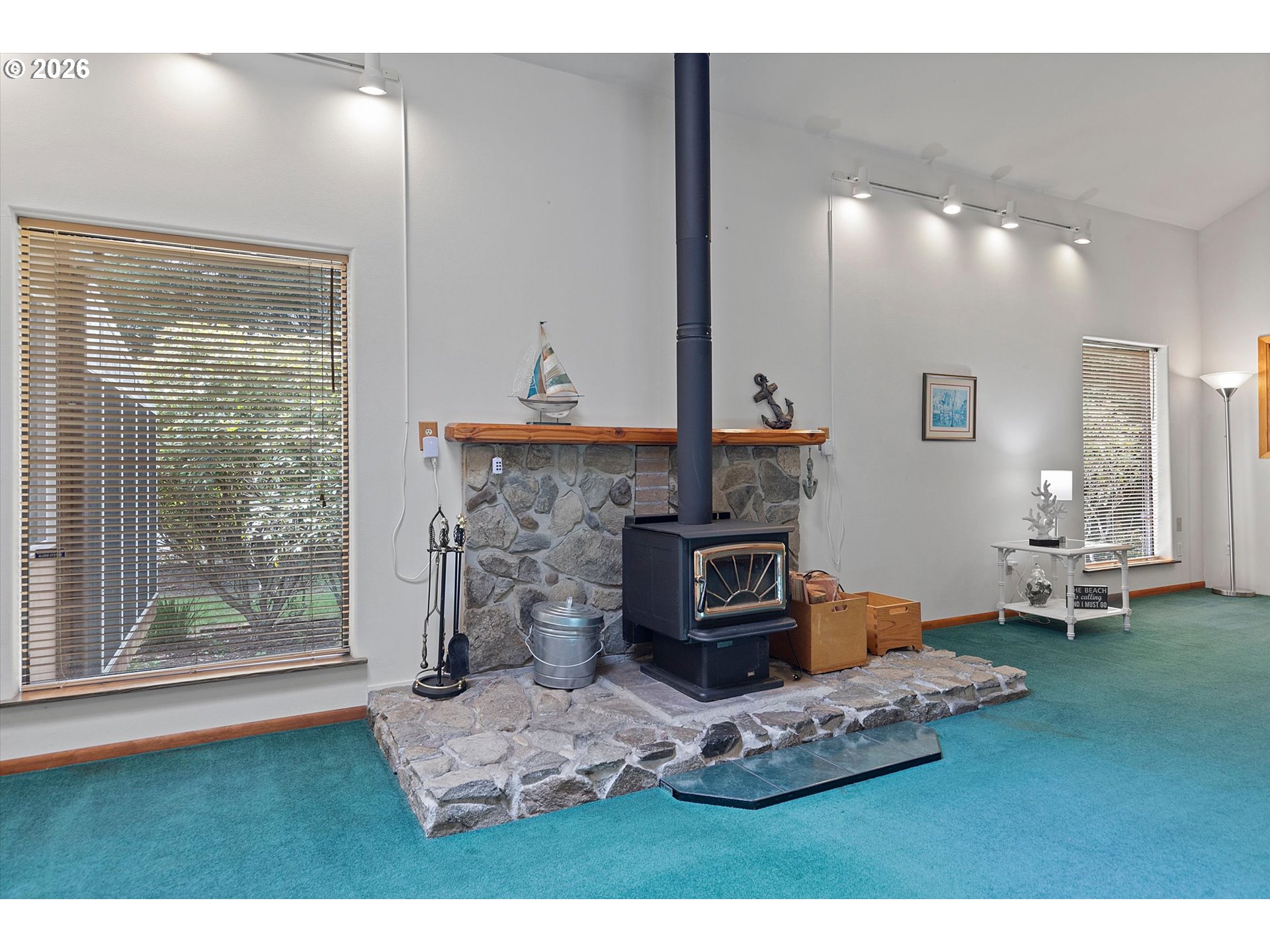 2180 Se Alsea Way Property Photo 11