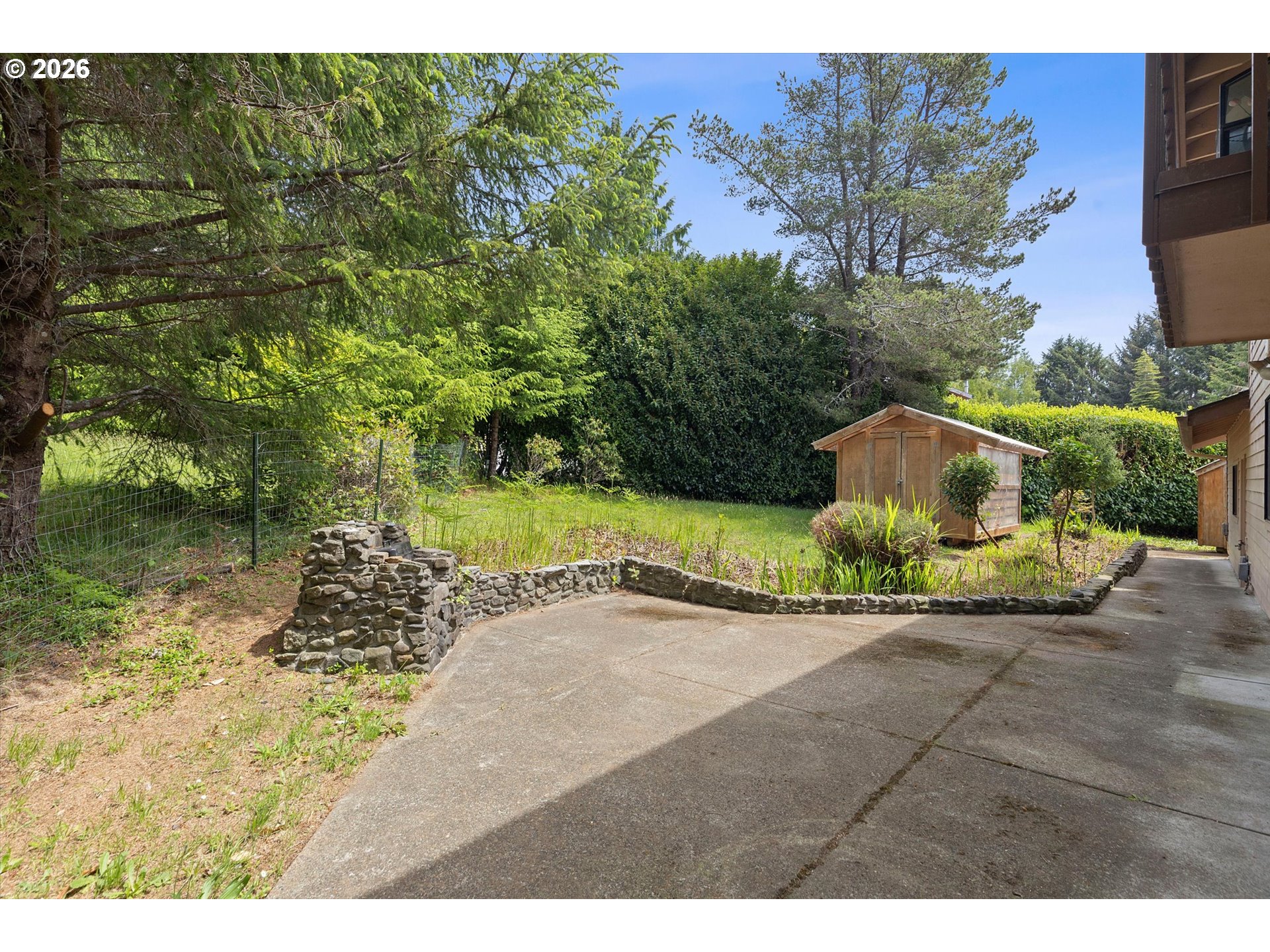 2180 Se Alsea Way Property Photo 38