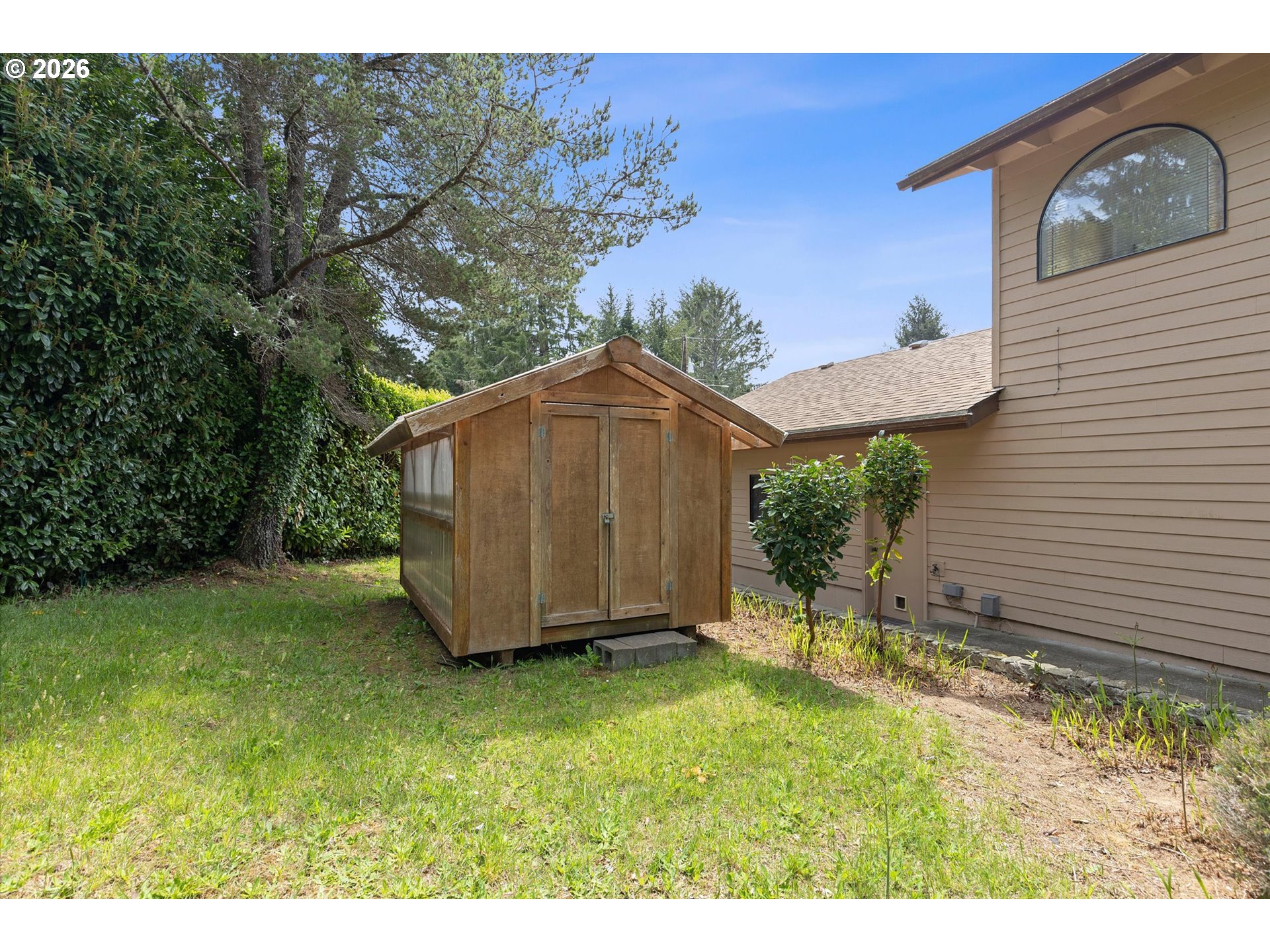 2180 Se Alsea Way Property Photo 40